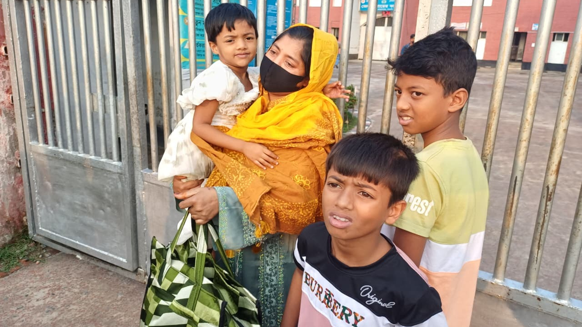 অবশেষে জামিন পেলেন আঁখি, মায়ের কোলে ফিরল ৩ শিশু