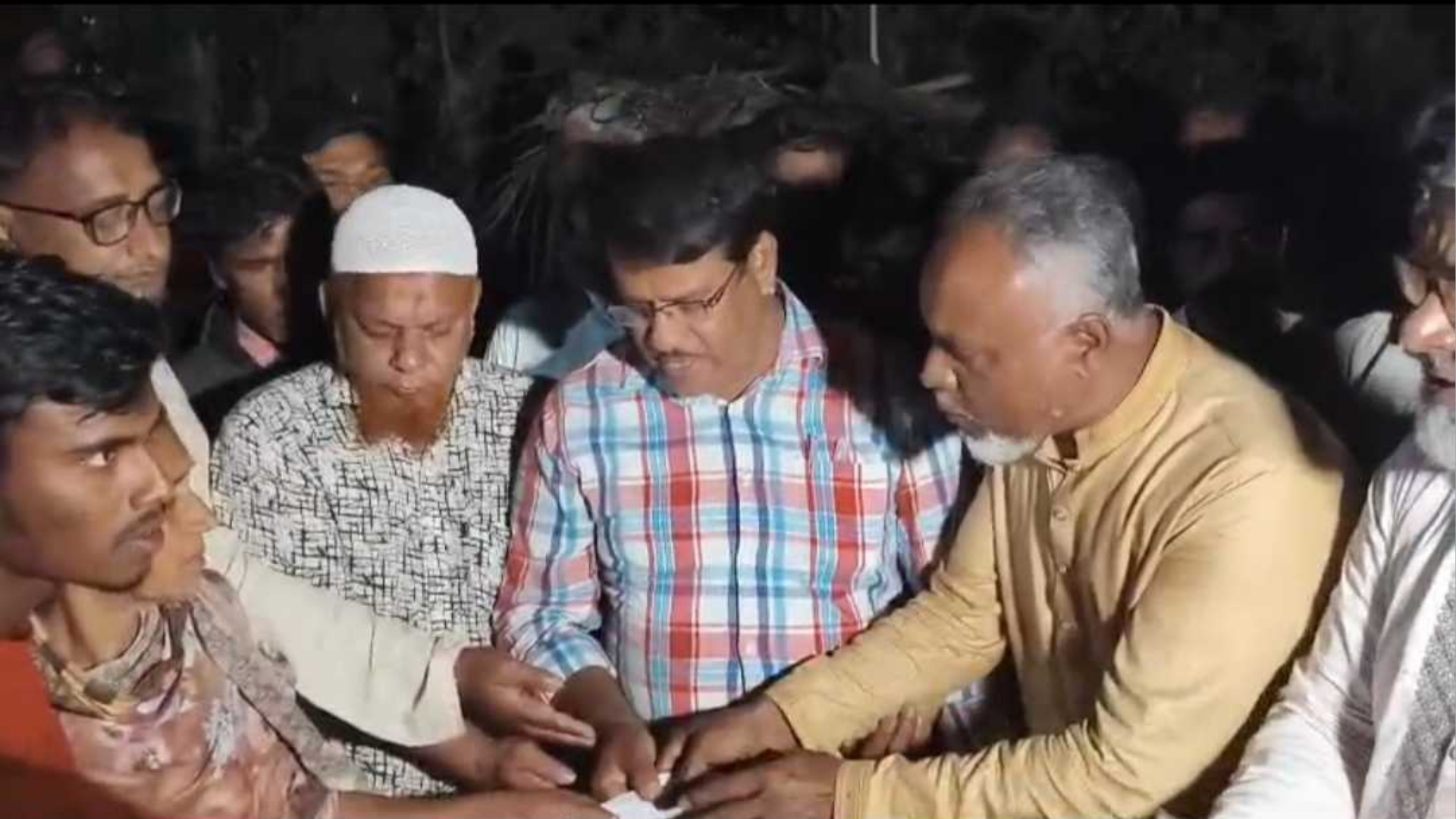 ট্রাক উল্টে নিহত ৭: প্রত্যেকের পরিবারকে সমাজকল্যাণমন্ত্রীর সহায়তা