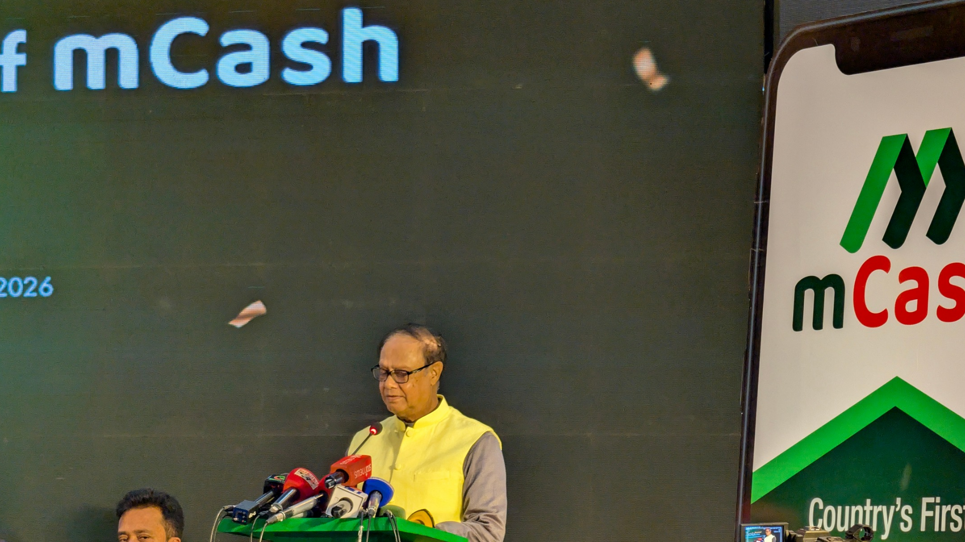 ক্যাশলেস সোসাইটি হলে দেড় থেকে দুই লাখ কোটি টাকা রাজস্ব আয় বাড়বে: গভর্নর