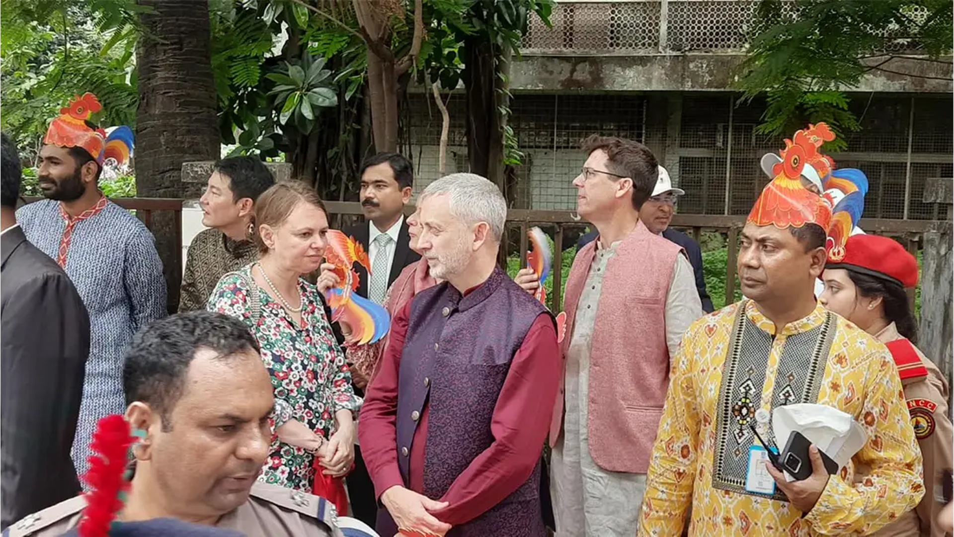 ঢাবিতে বৈশাখী শোভাযাত্রায় ইইউ-নরও‌য়ের রাষ্ট্রদূতসহ বিদেশি কূটনীতিকরা