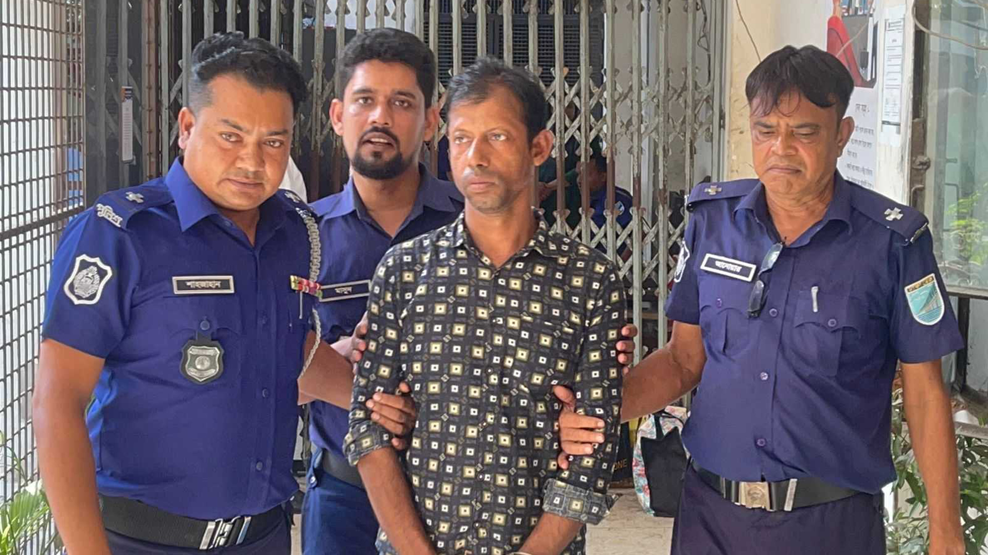 নারায়ণগঞ্জে শিশু গৃহকর্মীকে ধর্ষণ, ট্রাফিক পুলিশ সদস্য গ্রেফতার