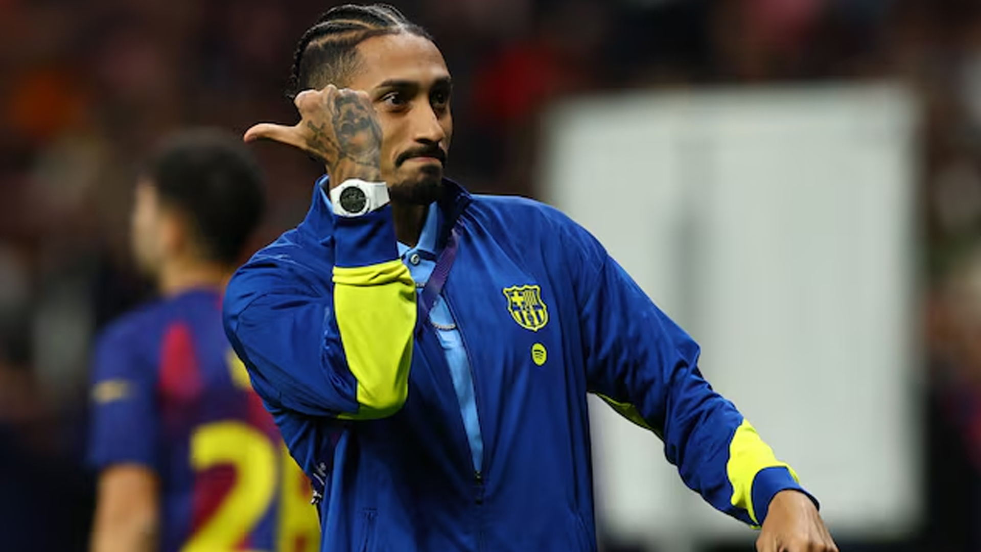 অ্যাতলেটিকো ভক্তদের উদ্দেশ্যে বিতর্কিত ইশারার পর ক্ষমা চাইলেন রাফিনিয়া