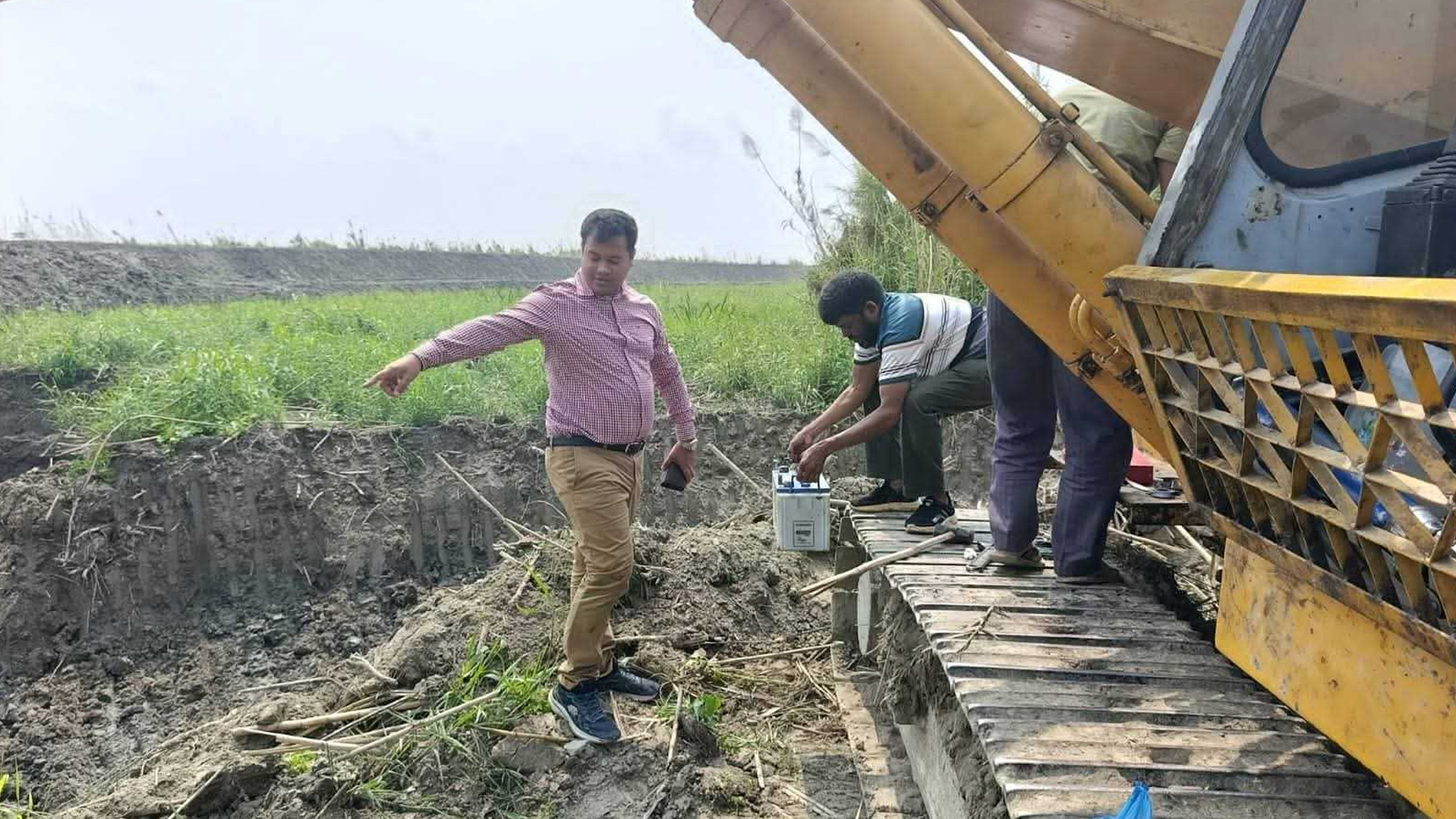 মেঘনার দুর্গম চরে মাটি কাটার বিরুদ্ধে প্রশাসনের কঠোর অভিযান