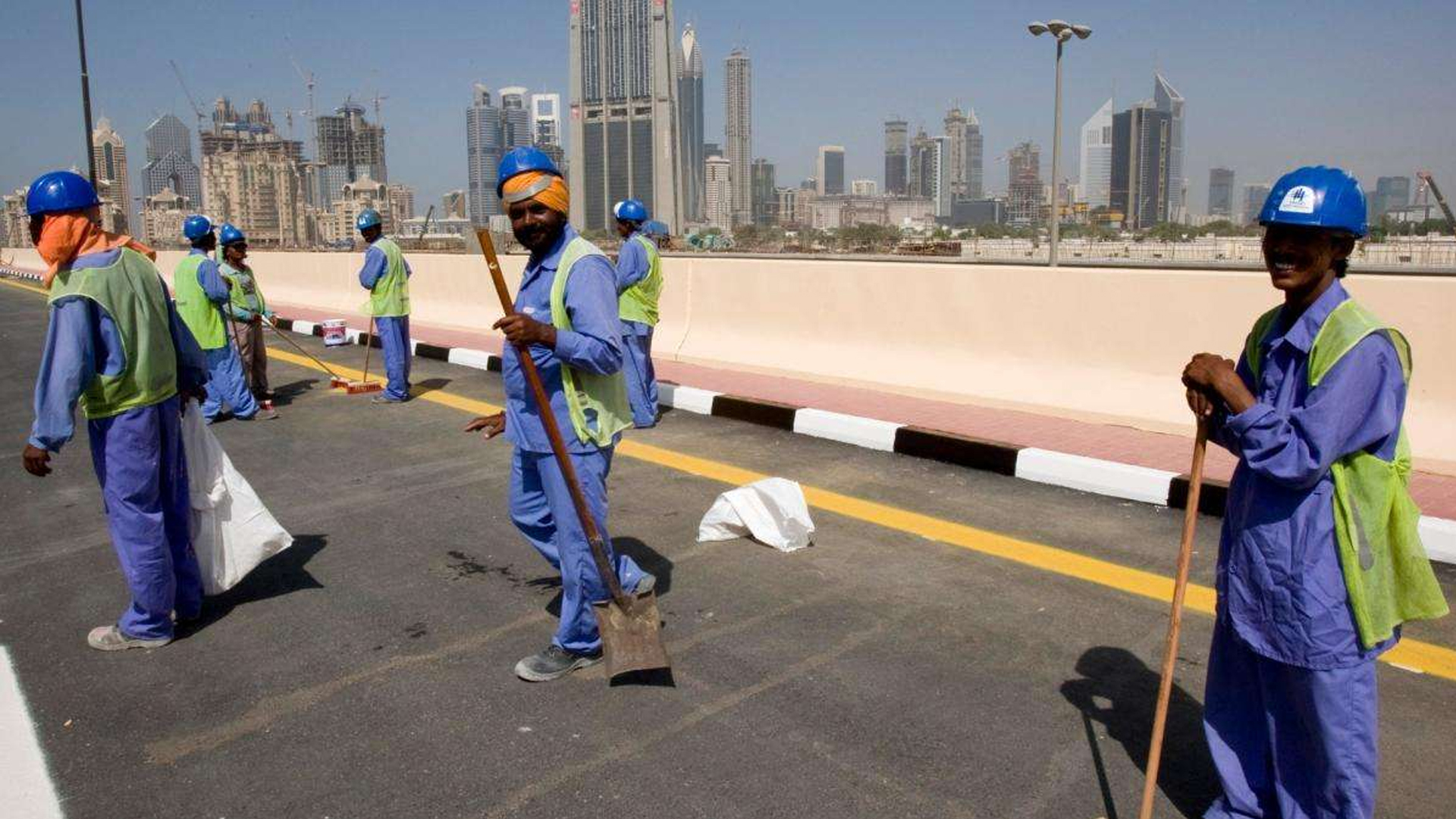 বিদেশি শ্রমিকদের জন্য সুখবর, কাফালা ব্যবস্থা তুলে দিলো সৌদি