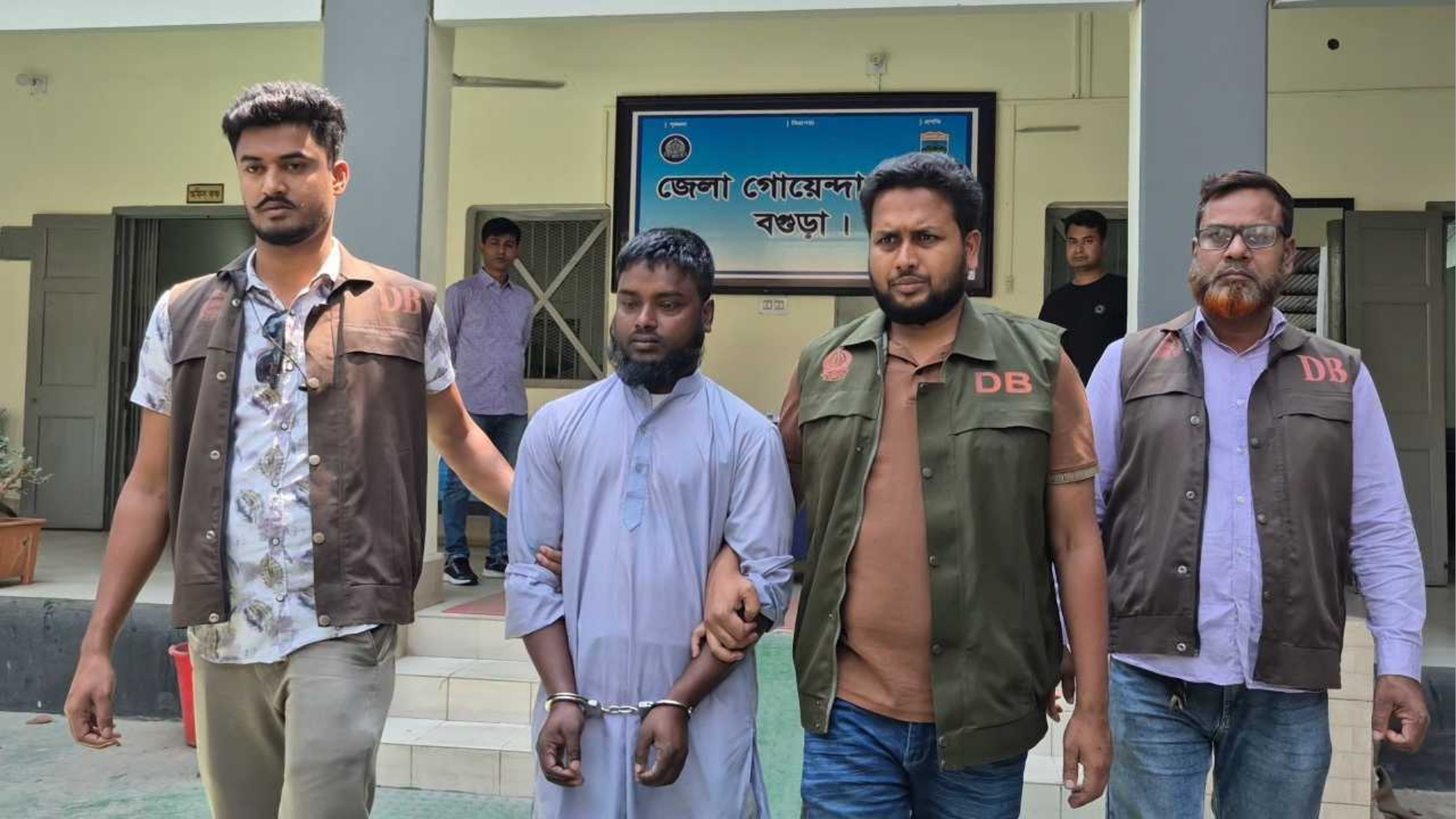 বগুড়ায় প্রথমবারের মতো উদ্ধার ভয়ংকর মাদক আইস, গ্রেফতার ১