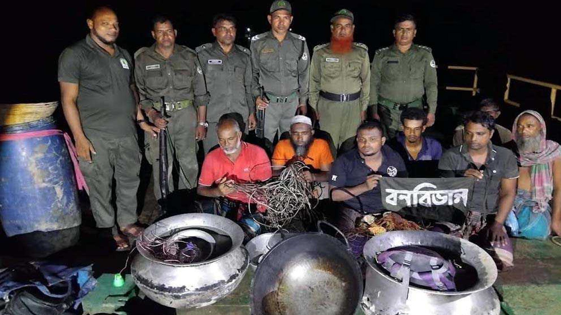 সুন্দরবন থেকে সাত হরিণ শিকারি আটক