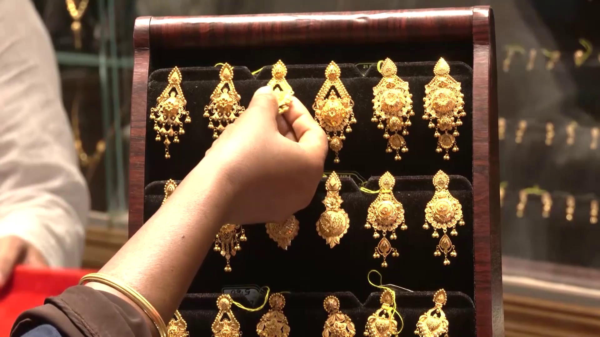 ফের বাড়ল স্বর্ণের দাম, ভরিতে কত?