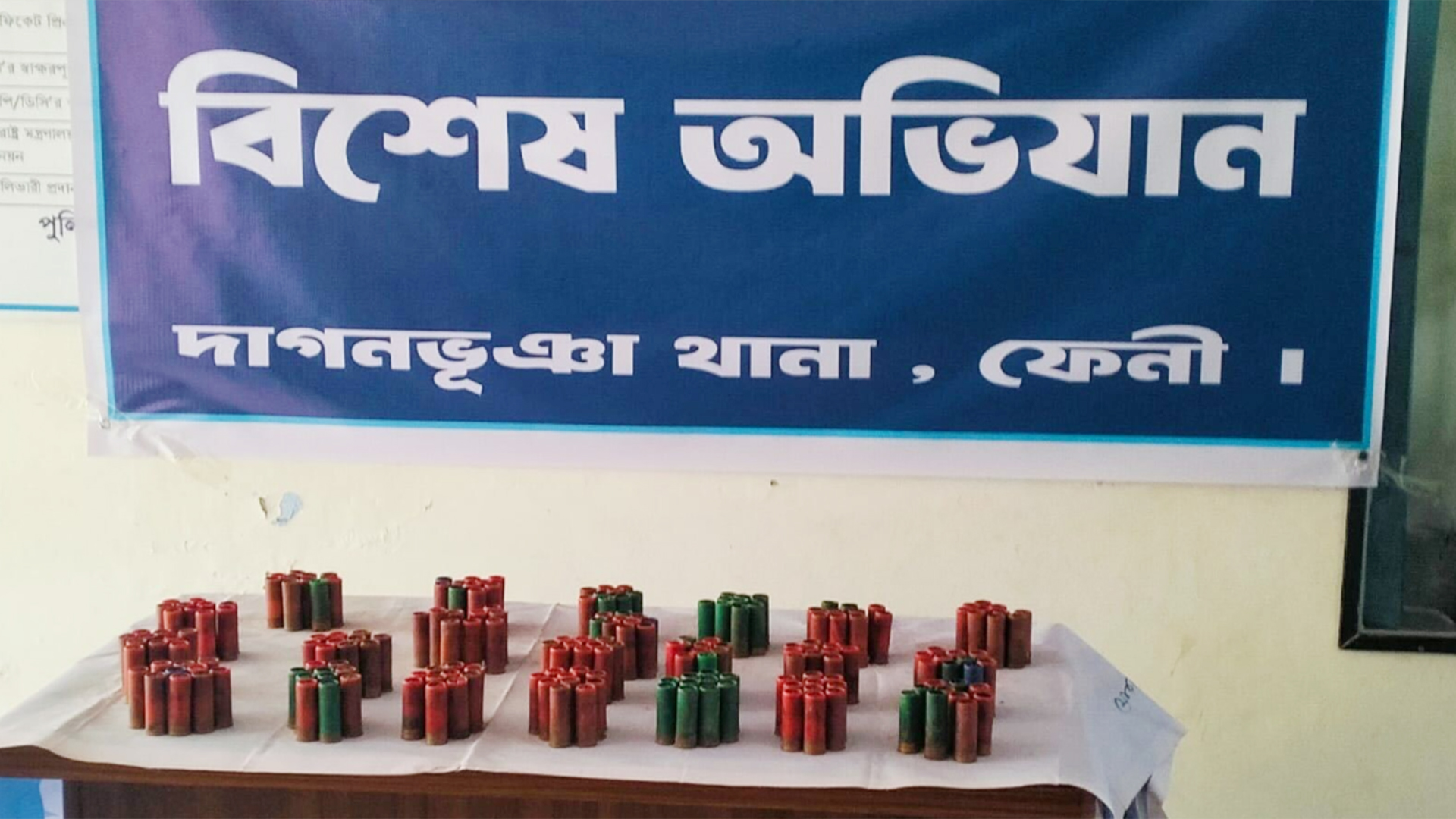 পুলিশের লুট হওয়া ২১৯টি বন্দুকের কার্তুজ মিলল থানার পুকুরে