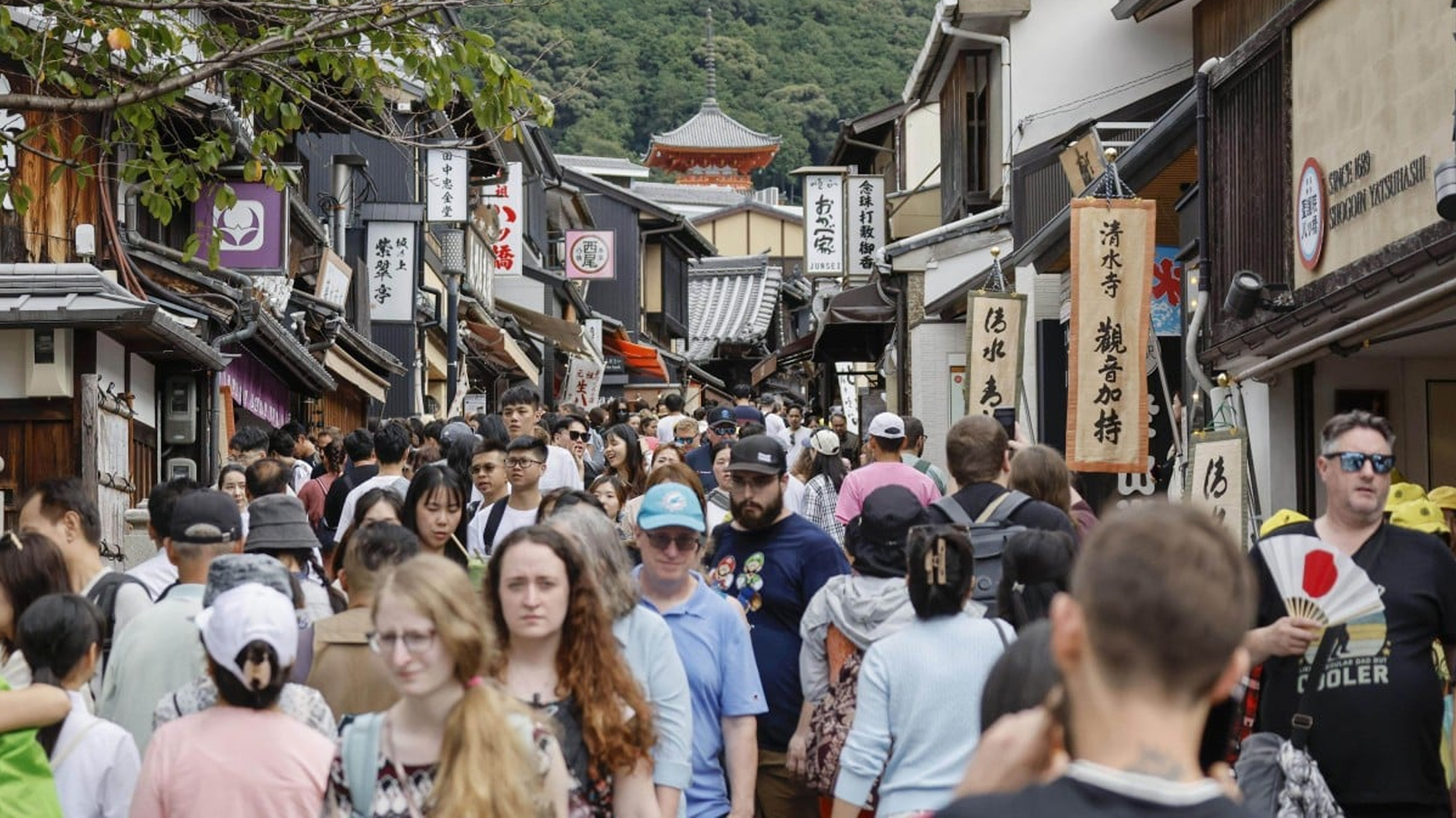 বিদেশি নাগরিকদের দুঃসংবাদ দিলো জাপান