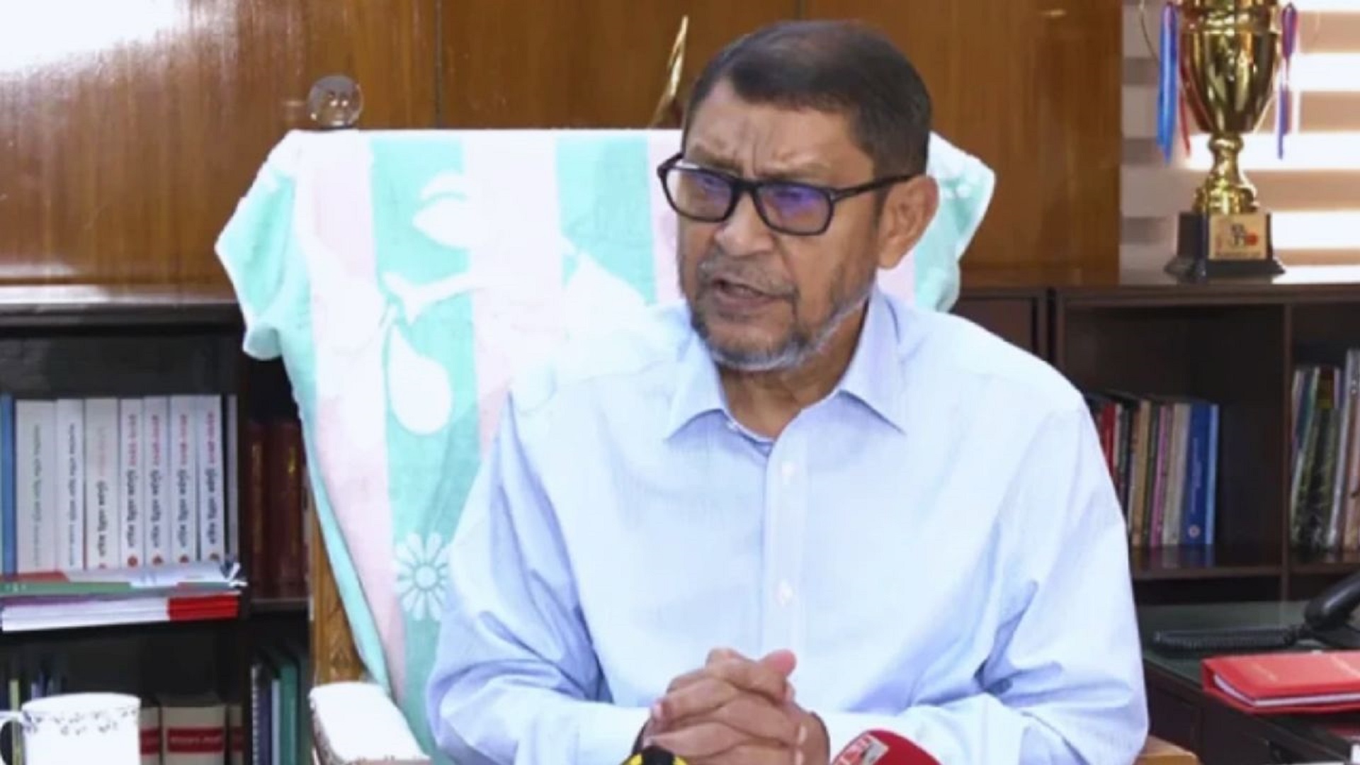 এনআইসিইউ’র পাশে ময়লার ঝুড়ি পেলেন স্বাস্থ্যমন্ত্রী, জেনারেটরের পাশে গ্যাস সিলিন্ডার