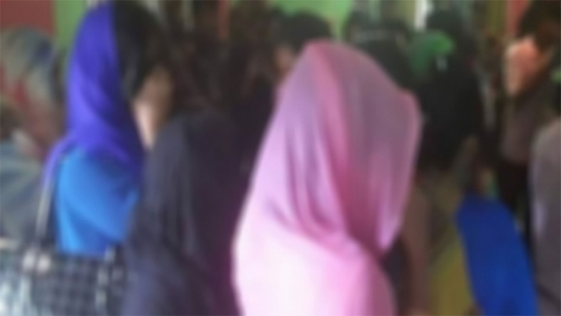 আবাসিক হোটেলে অসামাজিক কাজ, ১০ তরুণ-তরুণী গ্রেফতার