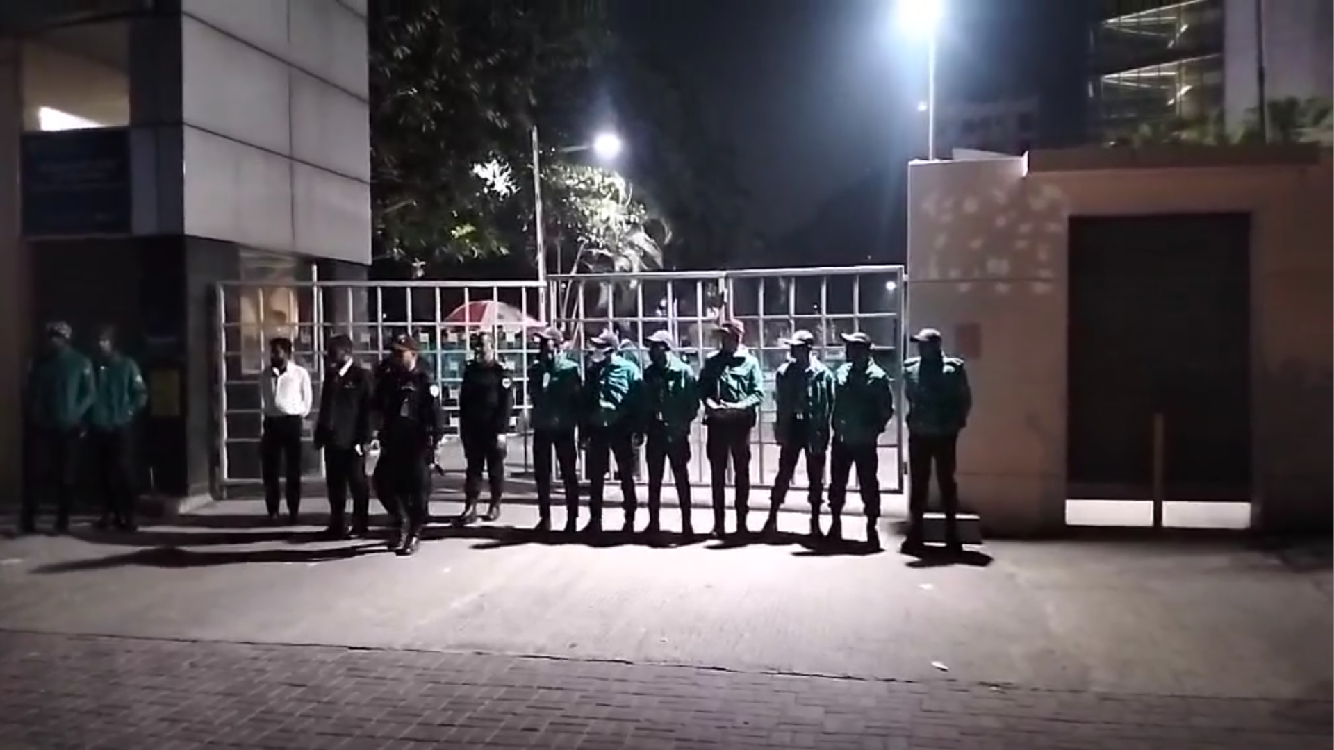 বেগম জিয়াকে ‘অতি গুরুত্বপূর্ণ ব্যক্তি’ ঘোষণা, এভারকেয়ারে নিরাপত্তা জোরদার