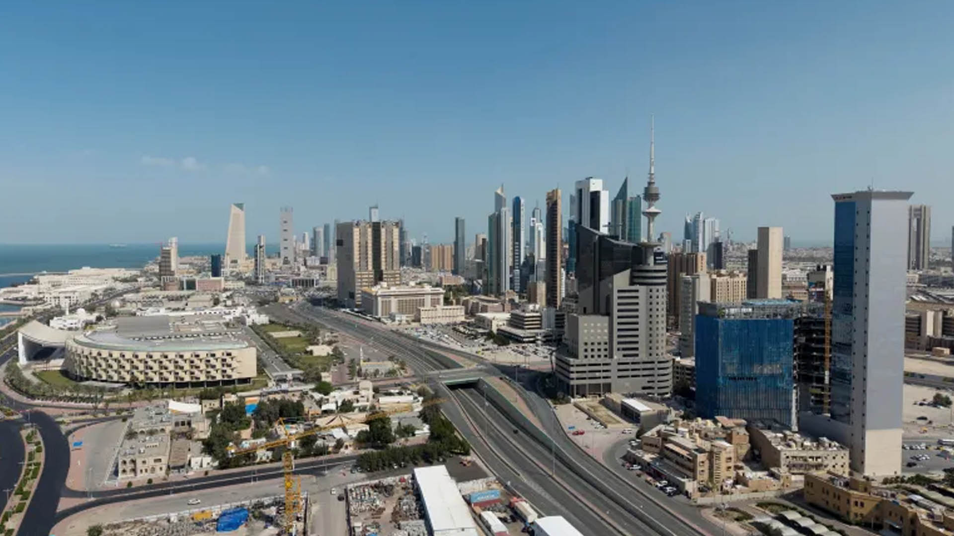 কুয়েতে ধ্বংসাবশেষ পড়ে দুই শ্রমিক আহত