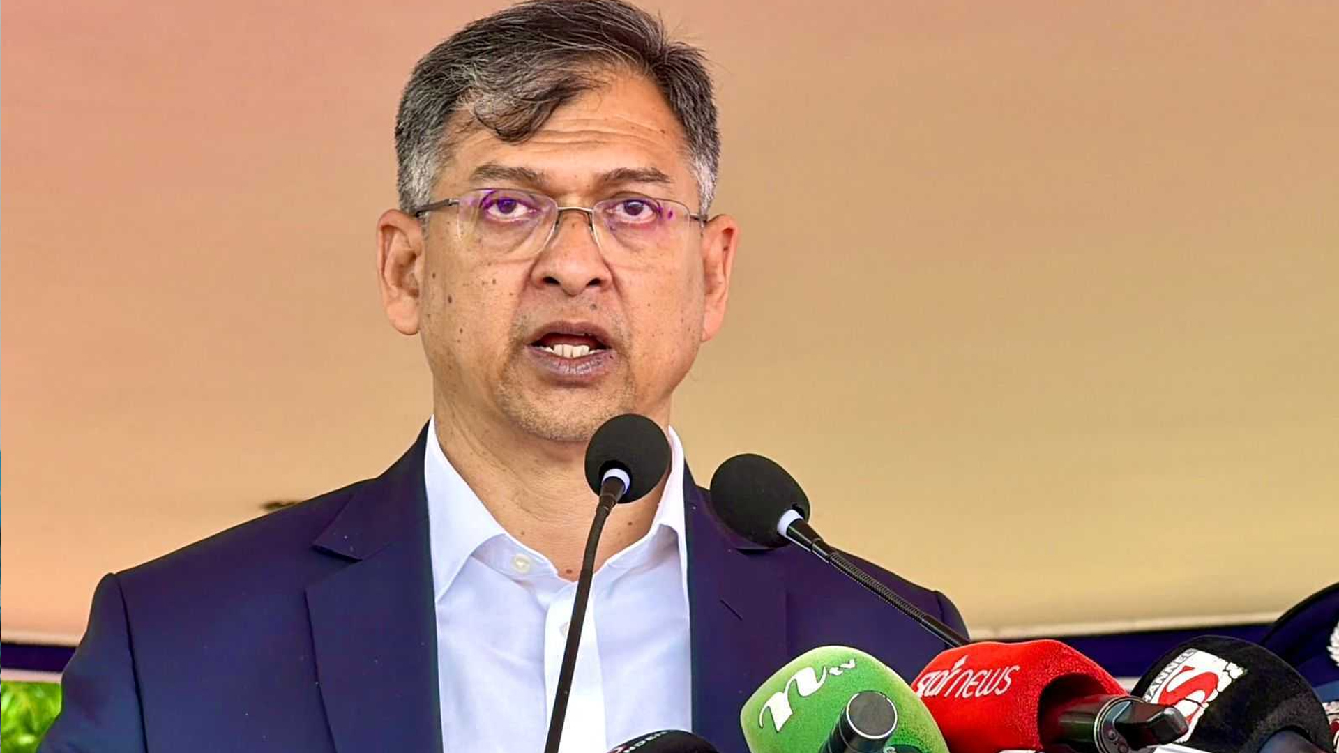 সংবিধান সংস্কার করা হবে জনপ্রত্যাশা ও গণঅভ্যুত্থানের শহিদদের আকাঙ্ক্ষা অনুযায়ী: স্বরাষ্ট্রমন্ত্রী