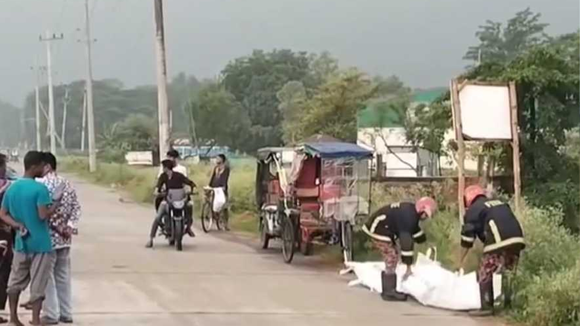ঈদে বাড়ি ফেরার পথে অজ্ঞাত বাহনের চাপায় বাবা-মেয়ে নিহত