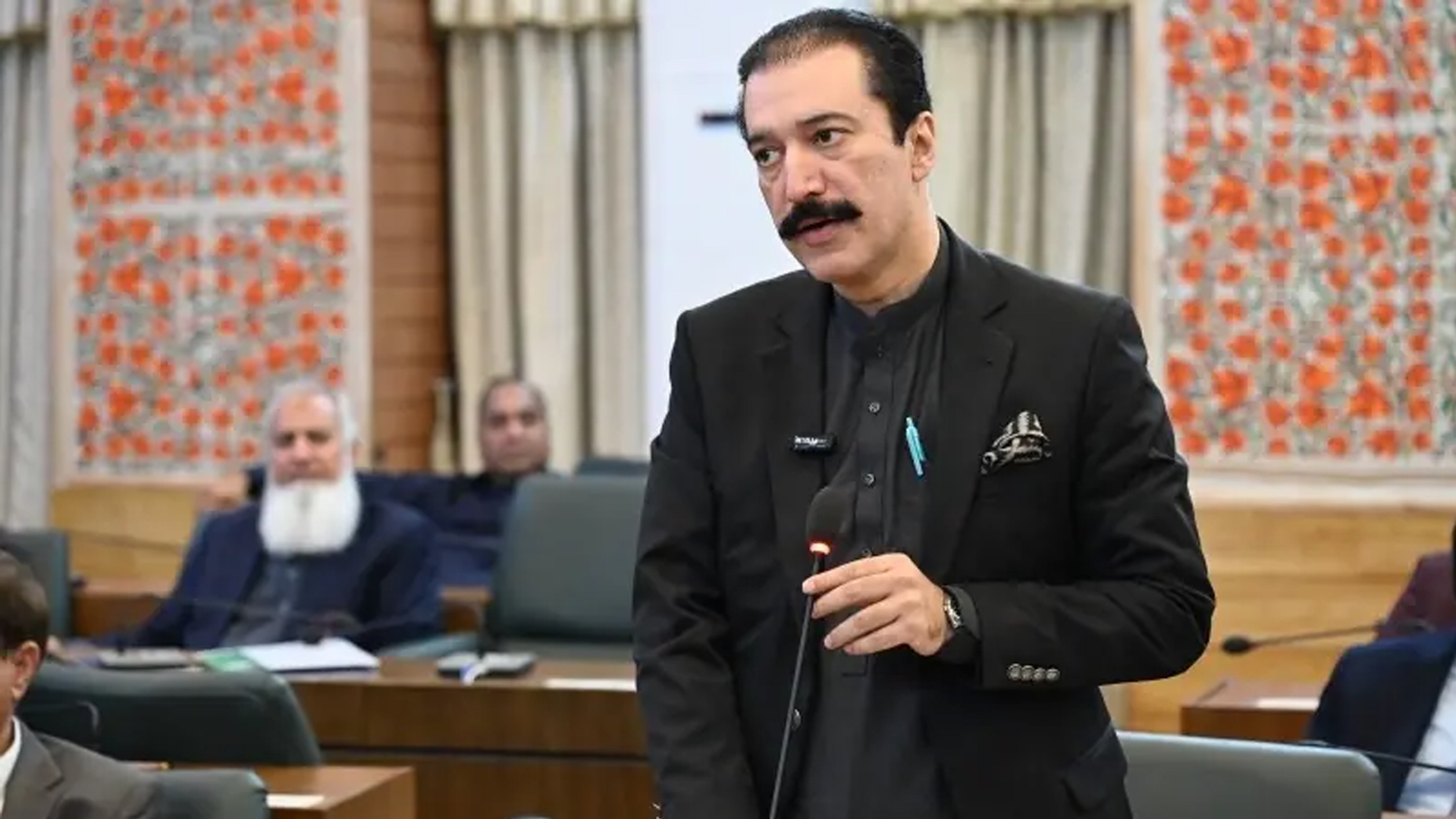 অনাস্থা ভোটে ক্ষমতাচ্যুত আনওয়ারুল, আজাদ কাশ্মীরের নতুন প্রধানমন্ত্রী রাজা ফয়সাল