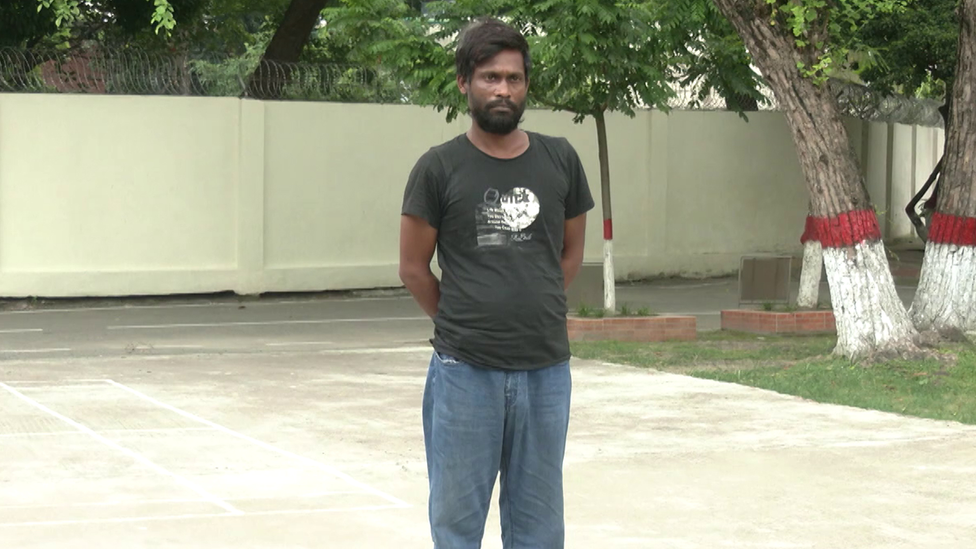 ভোজ্যতেল লুটে বাধা দেয়ায় মাগুরার সেই চালককে গলা কে