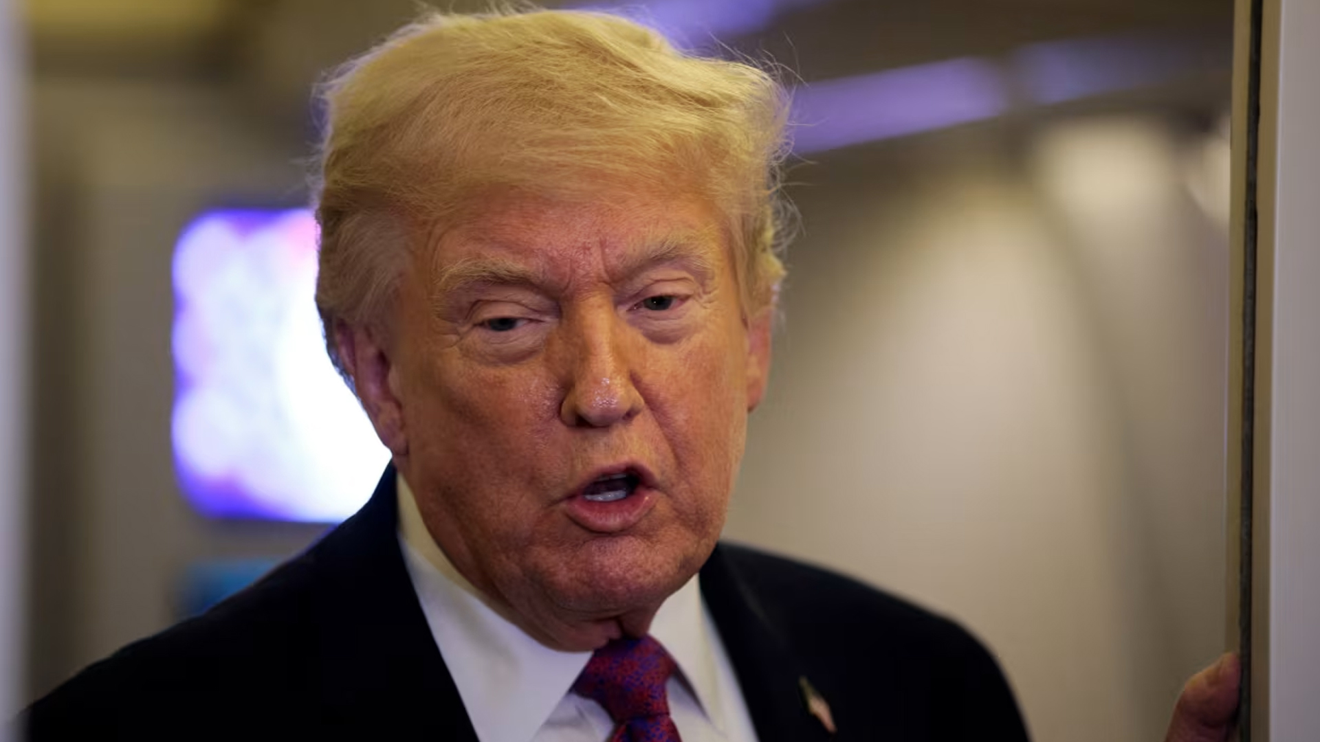 বুধবারের মধ্যে চুক্তি না হলে ইরানে আবার হামলা শুরু: ট্রাম্প