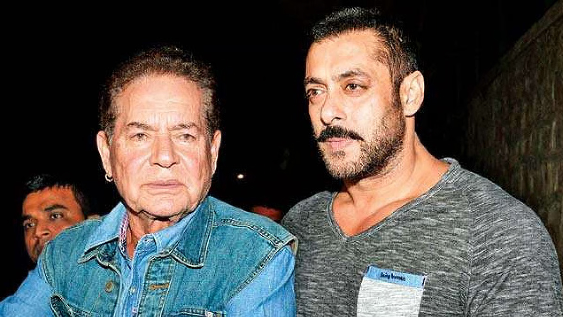 বাবাকে নিয়ে হাসপাতালে সালমান খান