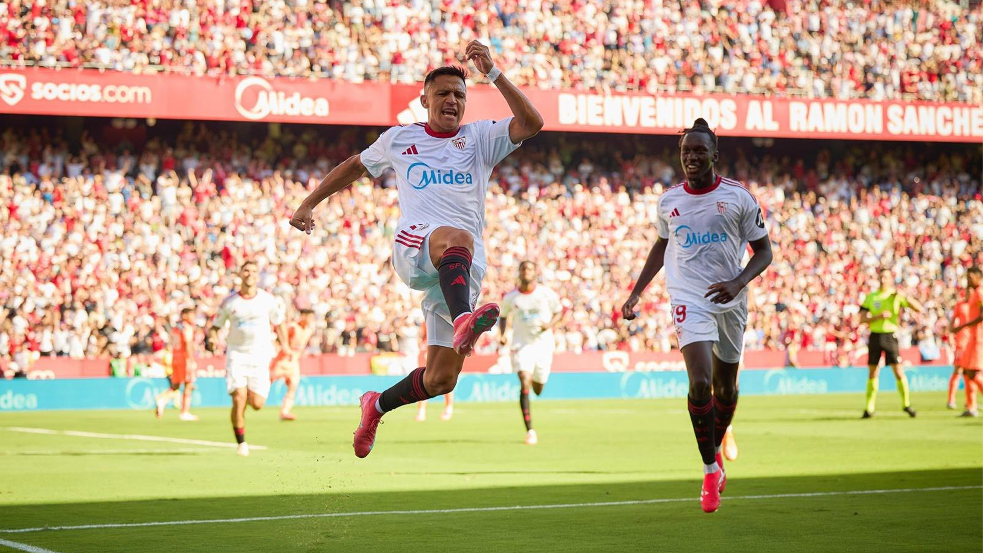 বার্সেলোনার জালে চার গোল দিল সেভিয়া