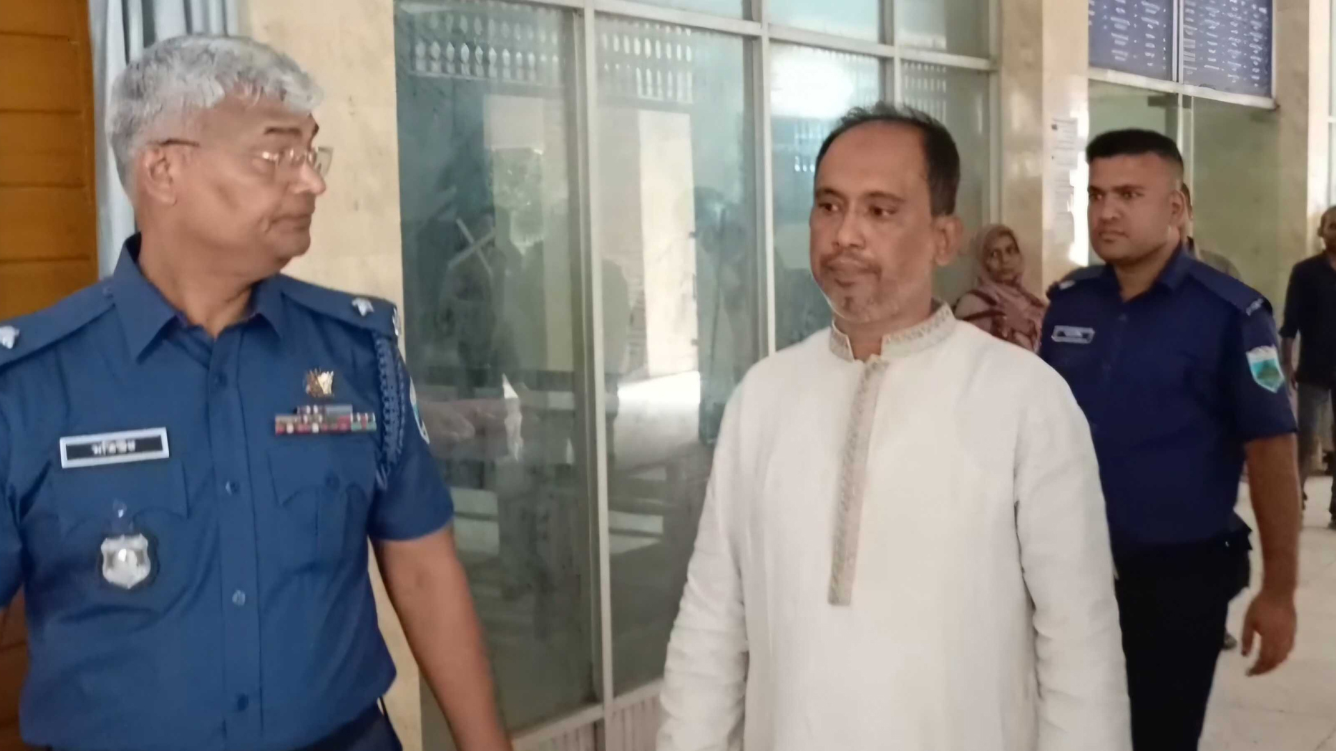 ‘ঈগল হান্ট’ মামলায় গ্রেফতার, সাবেক এসপি দুই দিনের রিমান্ডে