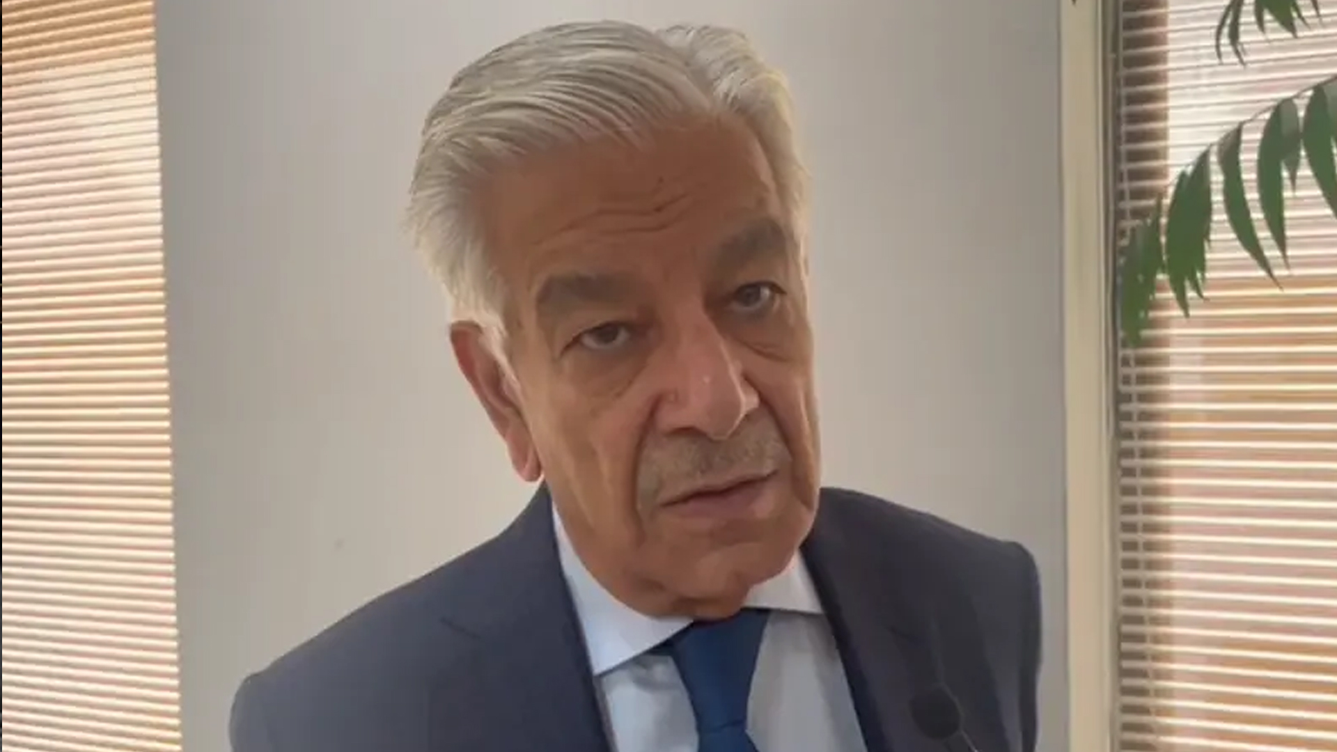 তালেবান সরকারকে পাক প্রতিরক্ষামন্ত্রীর হুঁশিয়ারি