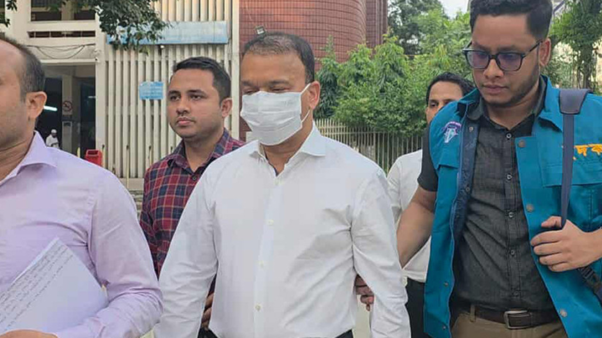 ৫ দিনের রিমান্ডে ফারইস্টের সাবেক চেয়ারম্যান নজরুল ইসলাম