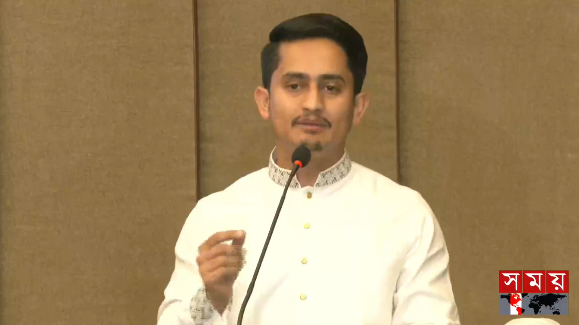 শহীদ পরিবারের সঙ্গে না বসে সরকার চেয়ার ছাড়তে পারবে না, বললেন সারজিস