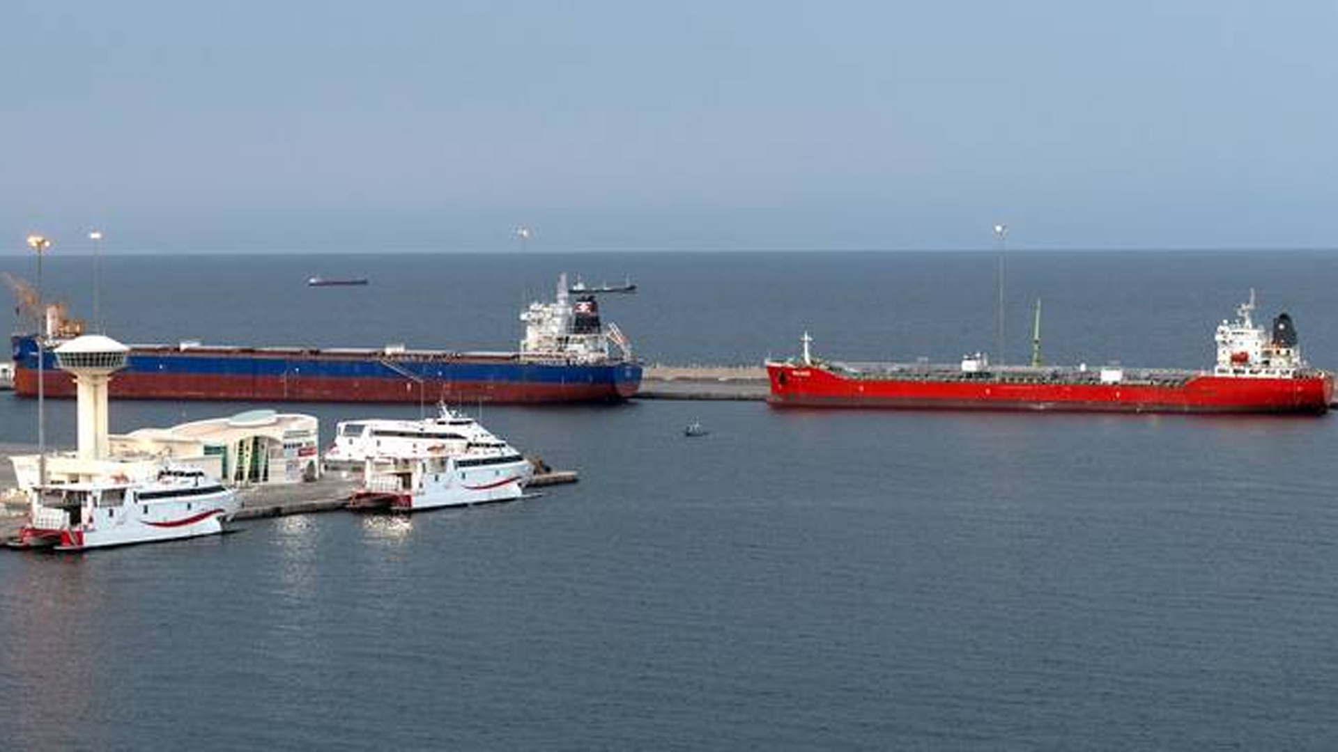 ইরানি বন্দরে যুক্তরাষ্ট্রের নৌ অবরোধ শুরু আজ থেকে, পাল্টা হুঁশিয়ারি তেহরানের