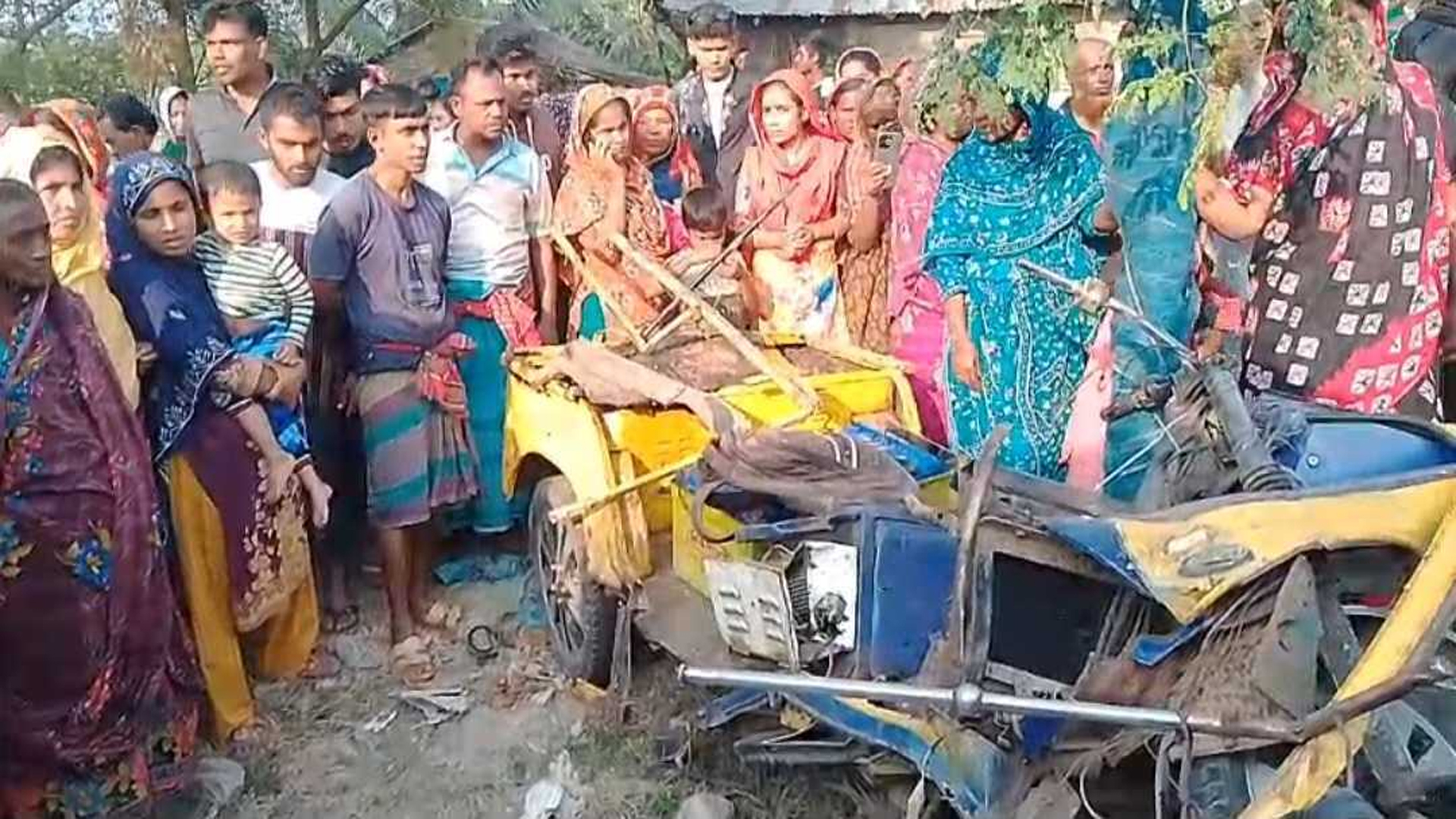 সাতক্ষীরায় সড়ক দুর্ঘটনায় নিহত ১, আহত ১৫