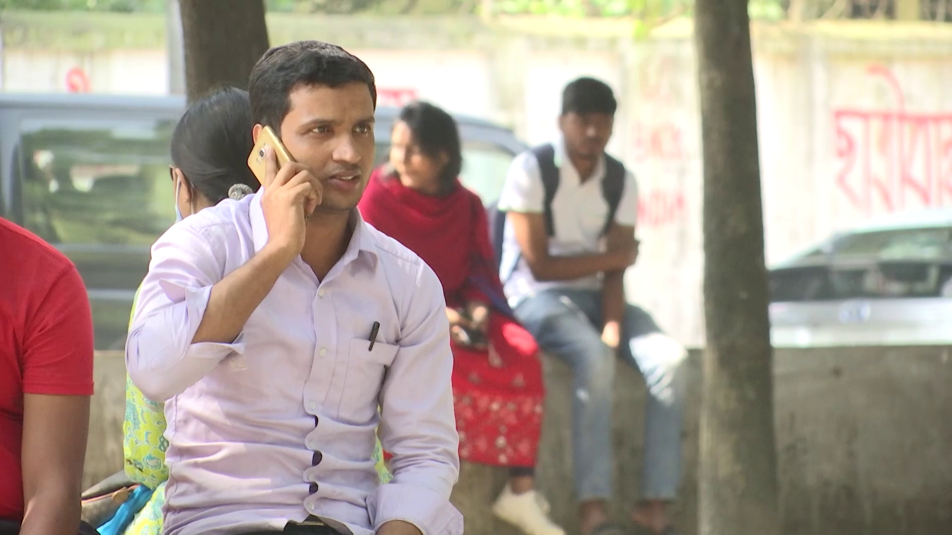 ১০০ টাকার মোবাইল রিচার্জে ৩৮ টাকা কর, যা বললেন প্রধানমন্ত্রীর উপদেষ্টা