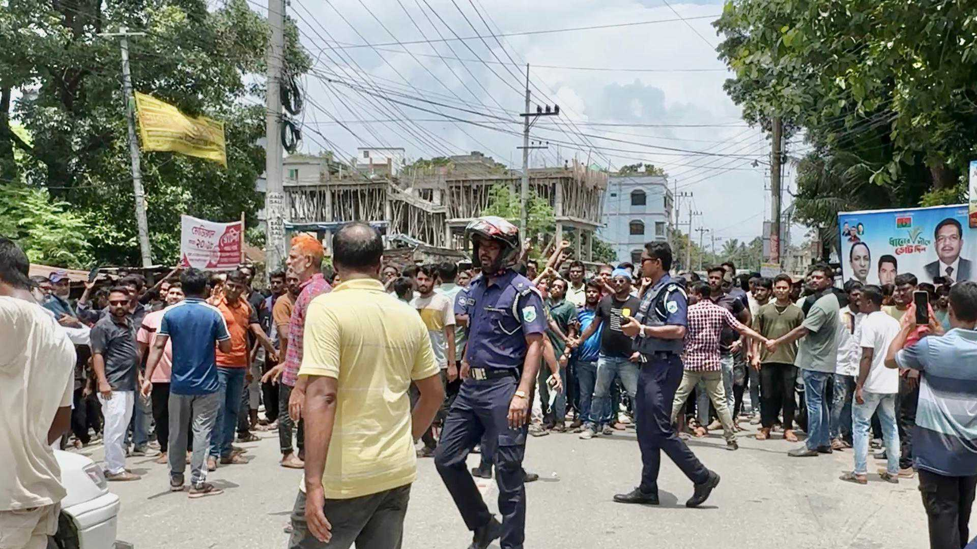 পাবনায় যুবদলের পদবঞ্চিতদের বিক্ষোভ, দুই গ্রুপের উত্তেজনা