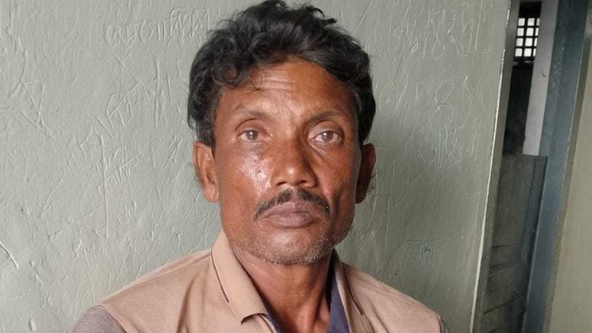 ধর্ষণে ব্যর্থ হয়ে গৃহবধূর আঙুল কামড়ে ছিঁড়ে ফেলার অভিযোগ, প্রতিবেশী আটক