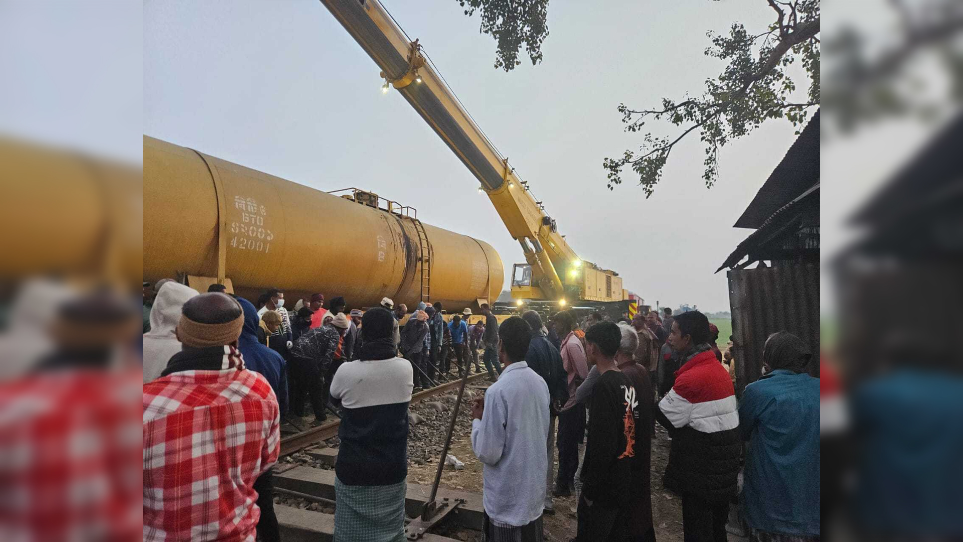 রহনপুর-রাজশাহী রুটে ট্রেন চলাচল স্বাভাবিক