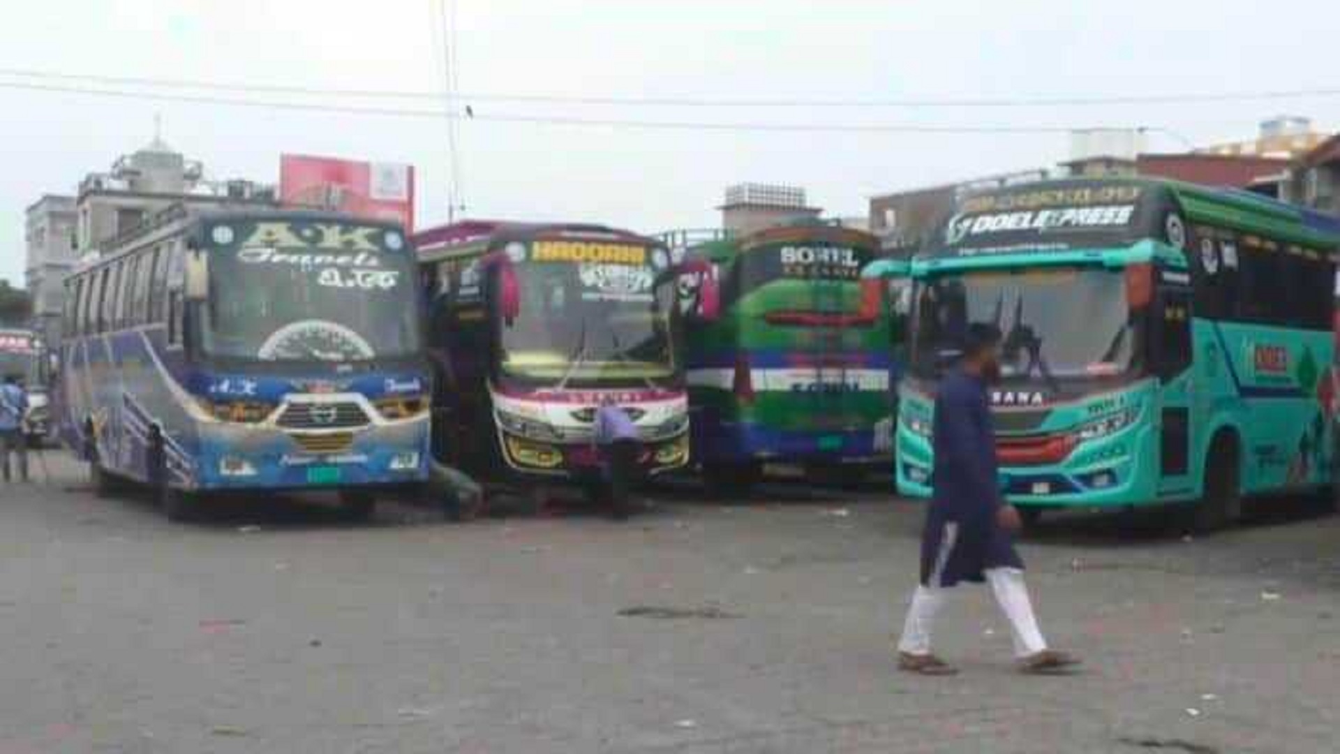 দ্বন্দ্ব মিটিয়ে বরিশালের ছয় রুটে বাস চলাচল শুরু