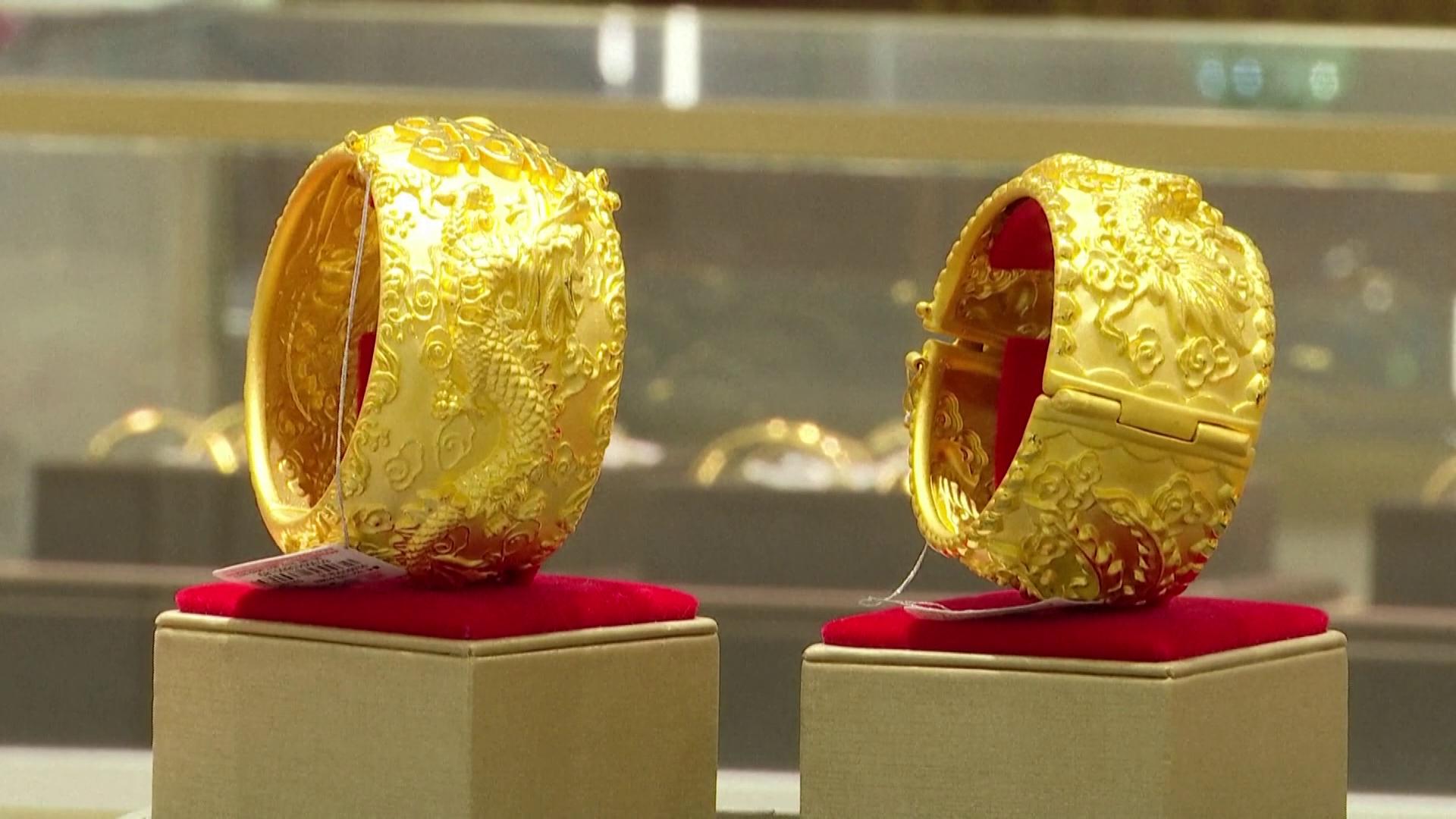 স্বর্ণের উত্থান থামছেই না, টানা ৪ দফায় কত বাড়ল দাম?