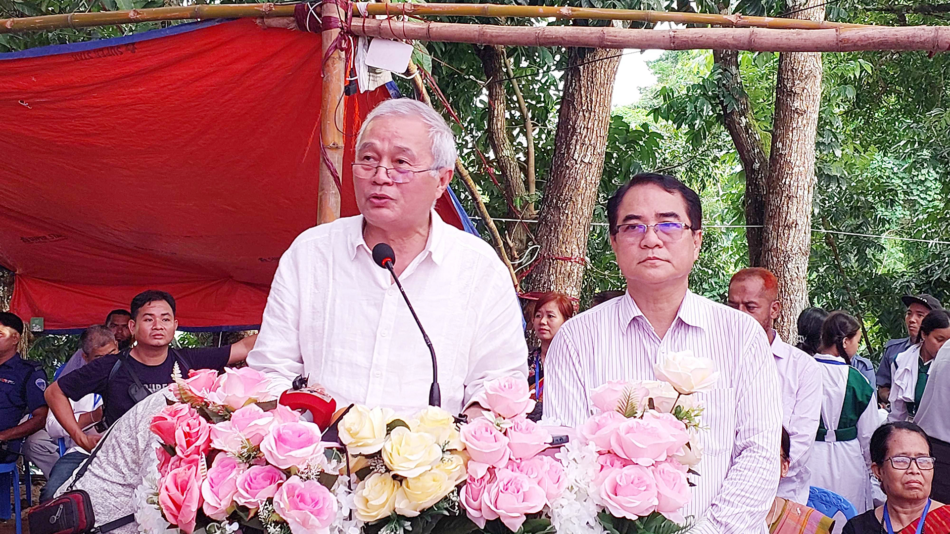 দয়া করে আপনারা সরকারকে সহায়তা করুন: পার্বত্য উপদেষ্টা