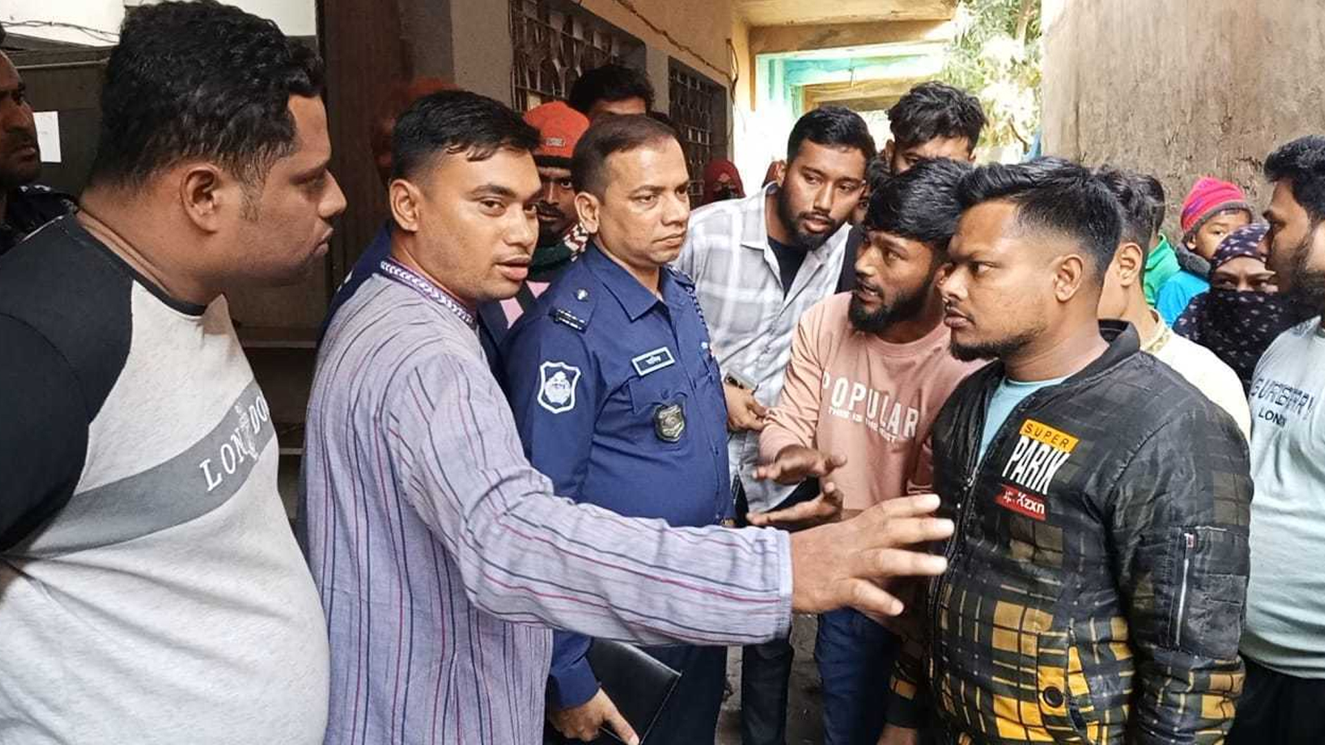 অপারেশন থিয়েটারে প্রসূতির মৃত্যুর পর পালিয়ে যান ডাক্তার-নার্সসহ ক্লিনিকের সব স্টাফ