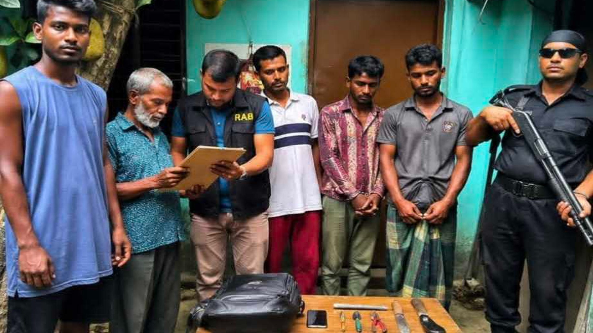 কুমিল্লায় কাস্টমস কর্মকর্তা হত্যায় আটক ৪