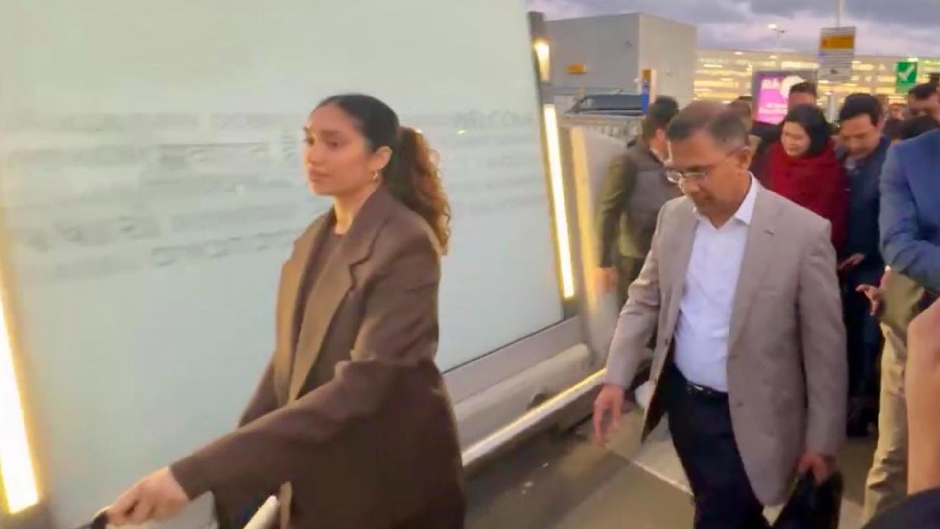 দেশের পথে তারেক রহমান, পৌঁছালেন হিথ্রো বিমানবন্দর