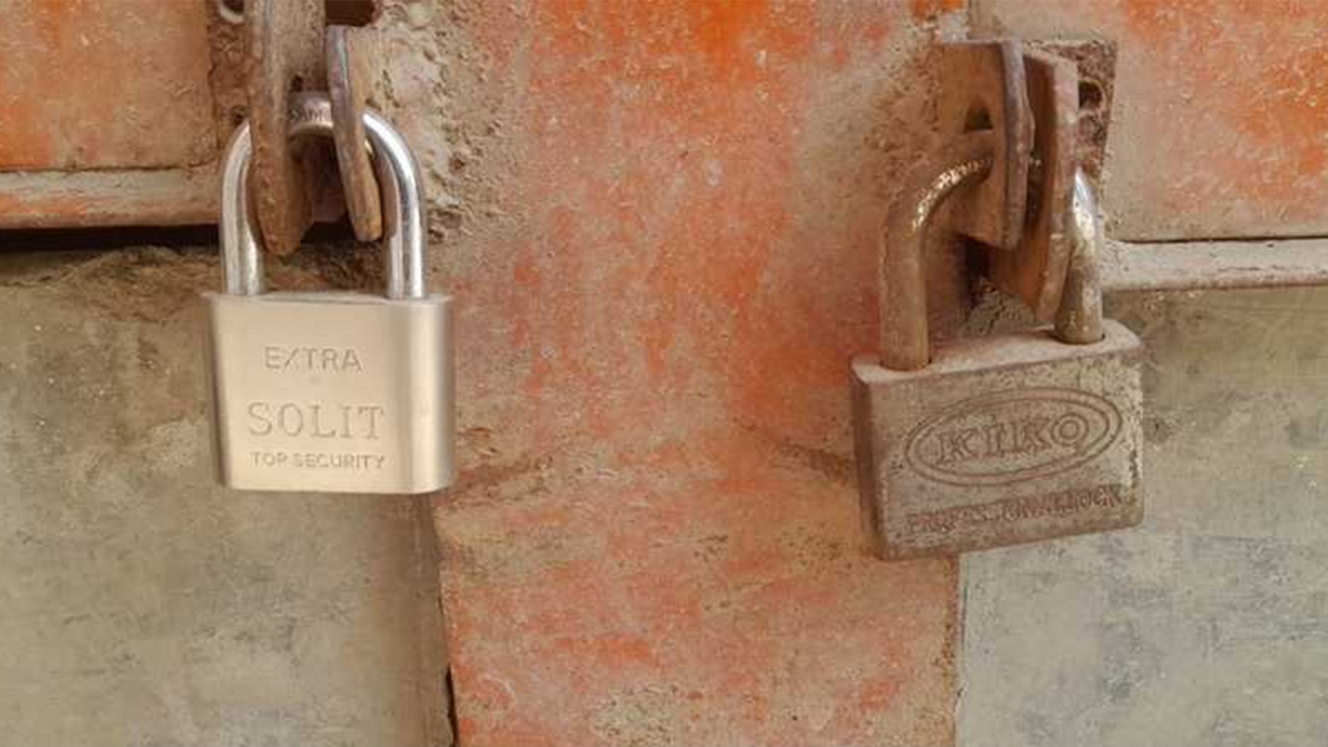 রূপগঞ্জে জমি নিয়ে বিরোধকে কেন্দ্র করে ভাঙচুর ও বিধবার ৭ দোকানে তালা