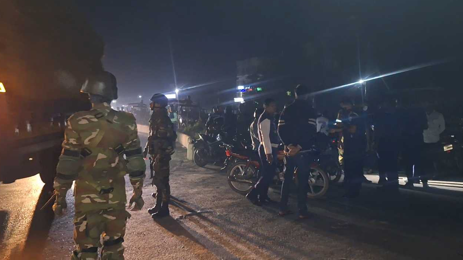 আওয়ামী লীগের কর্মসূচি ঘিরে নড়াইলে তৎপর পুলিশ ও সেনাবাহিনী