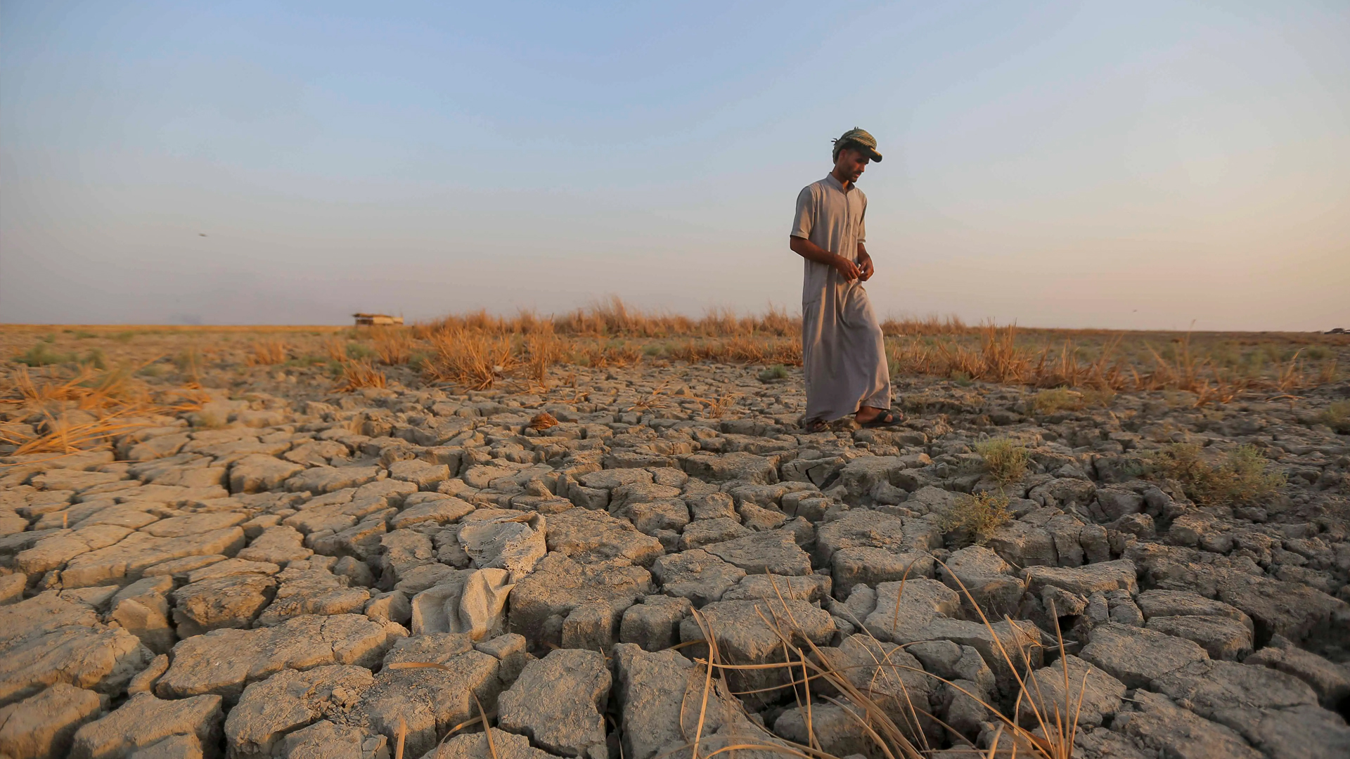 ভয়াবহ খরার কবলে ইরাক, বিতর্কিত ‘তেলের বিনিময়ে পানি’ চুক্তিই এখন ভরসা