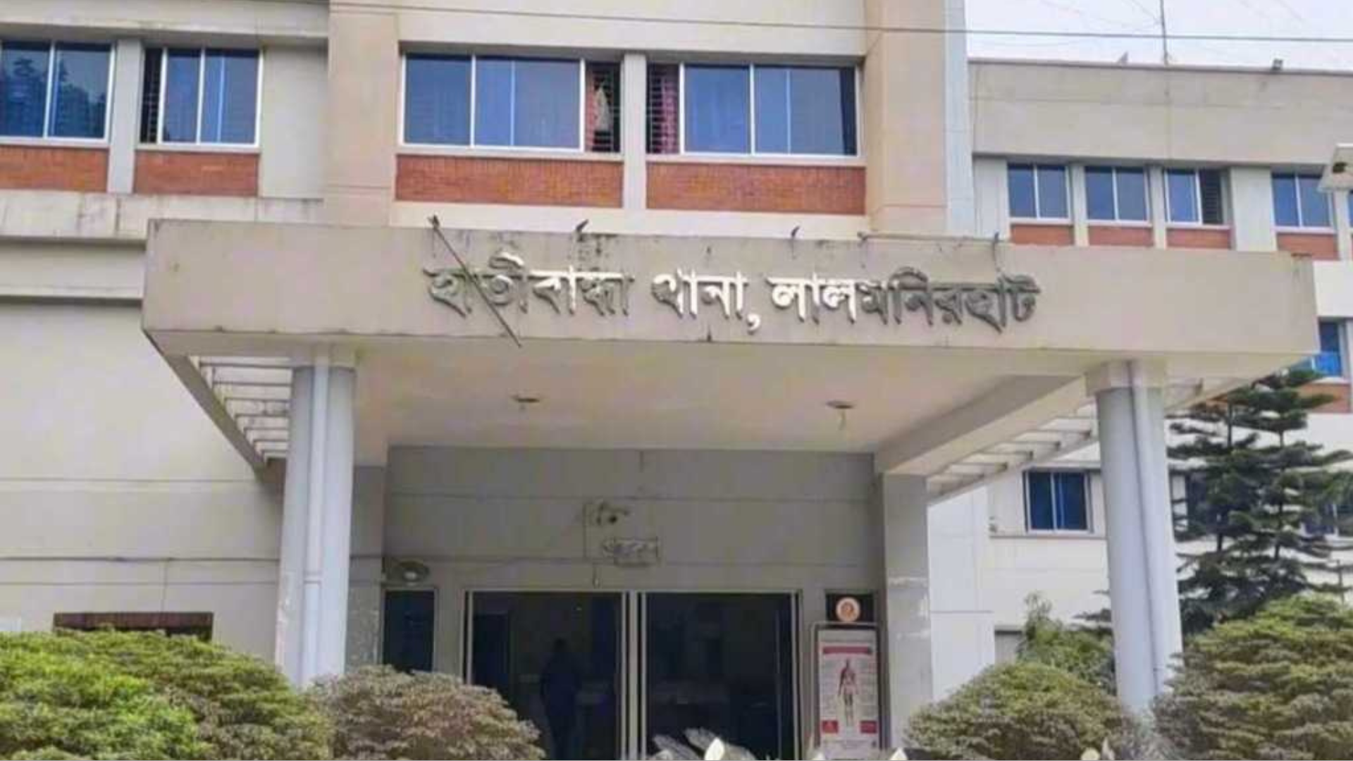 লালমনিরহাটে পুলিশের ওপর হামলা, হাতকড়াসহ আসামি ছিনতাই