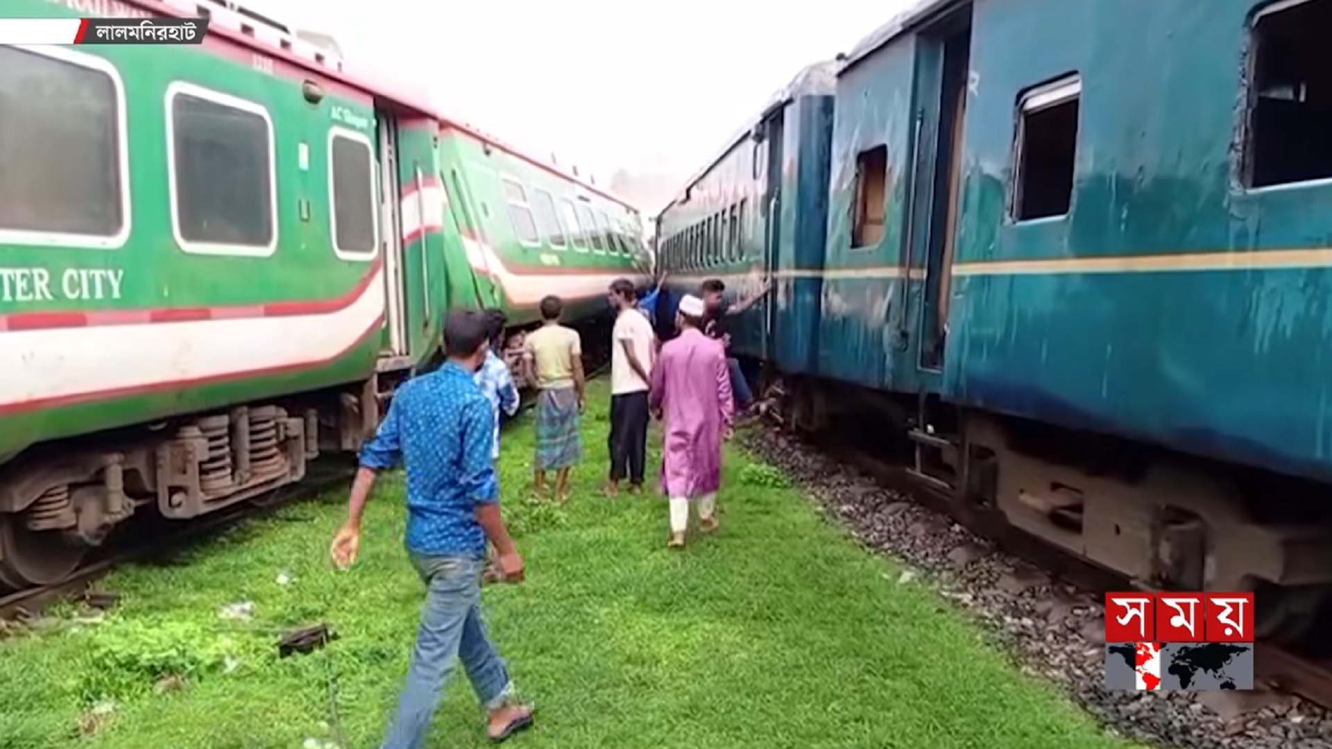 লালমনিরহাটে ২ ট্রেনের সংঘর্ষ