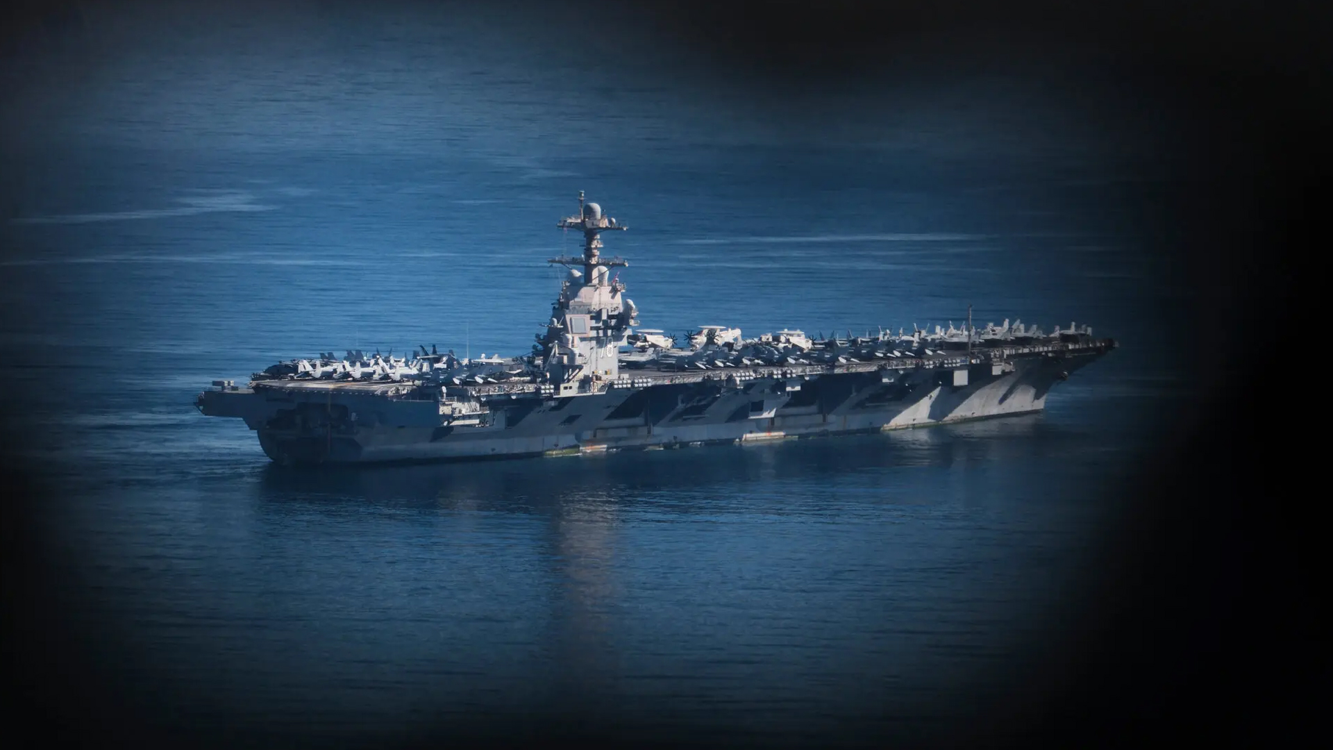 ৩০ ঘণ্টা ধরে আগুনে জ্বলছে মার্কিন রণতরি জেরাল্ড আর ফোর্ড, মেঝেতে ঘুমাচ্ছেন ৬০০ সেনা