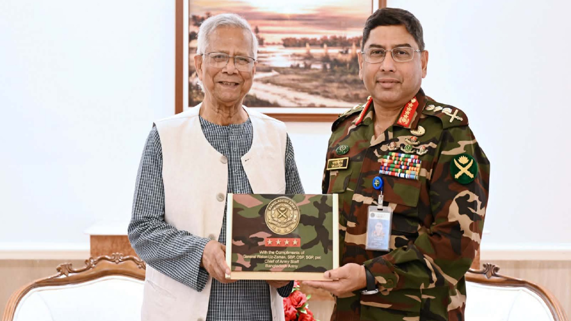 প্রধান উপদেষ্টার সঙ্গে সাক্ষাৎ করেছেন সেনাপ্রধান।