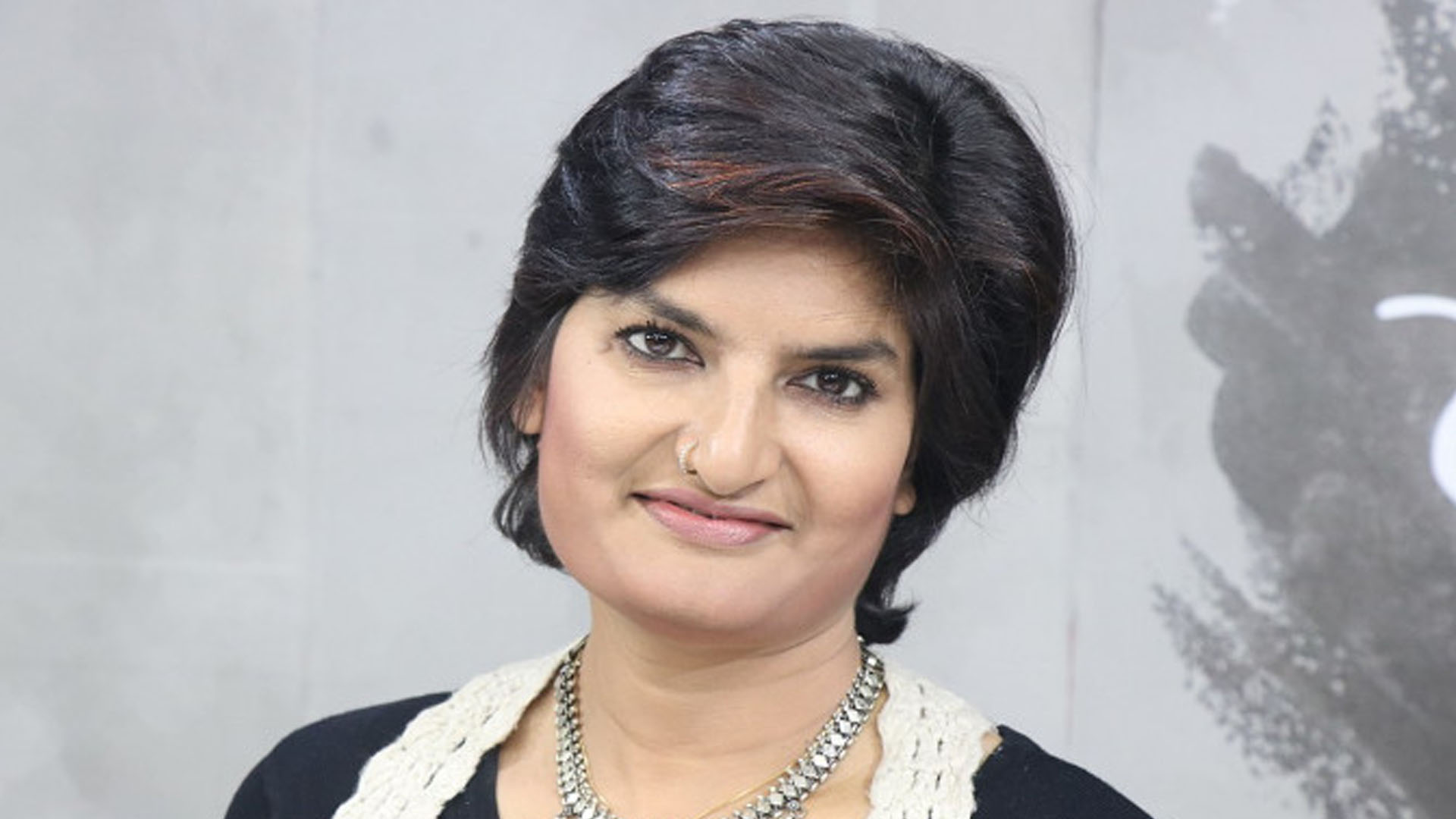 Er xotinning eshagiga dildo qoyadi