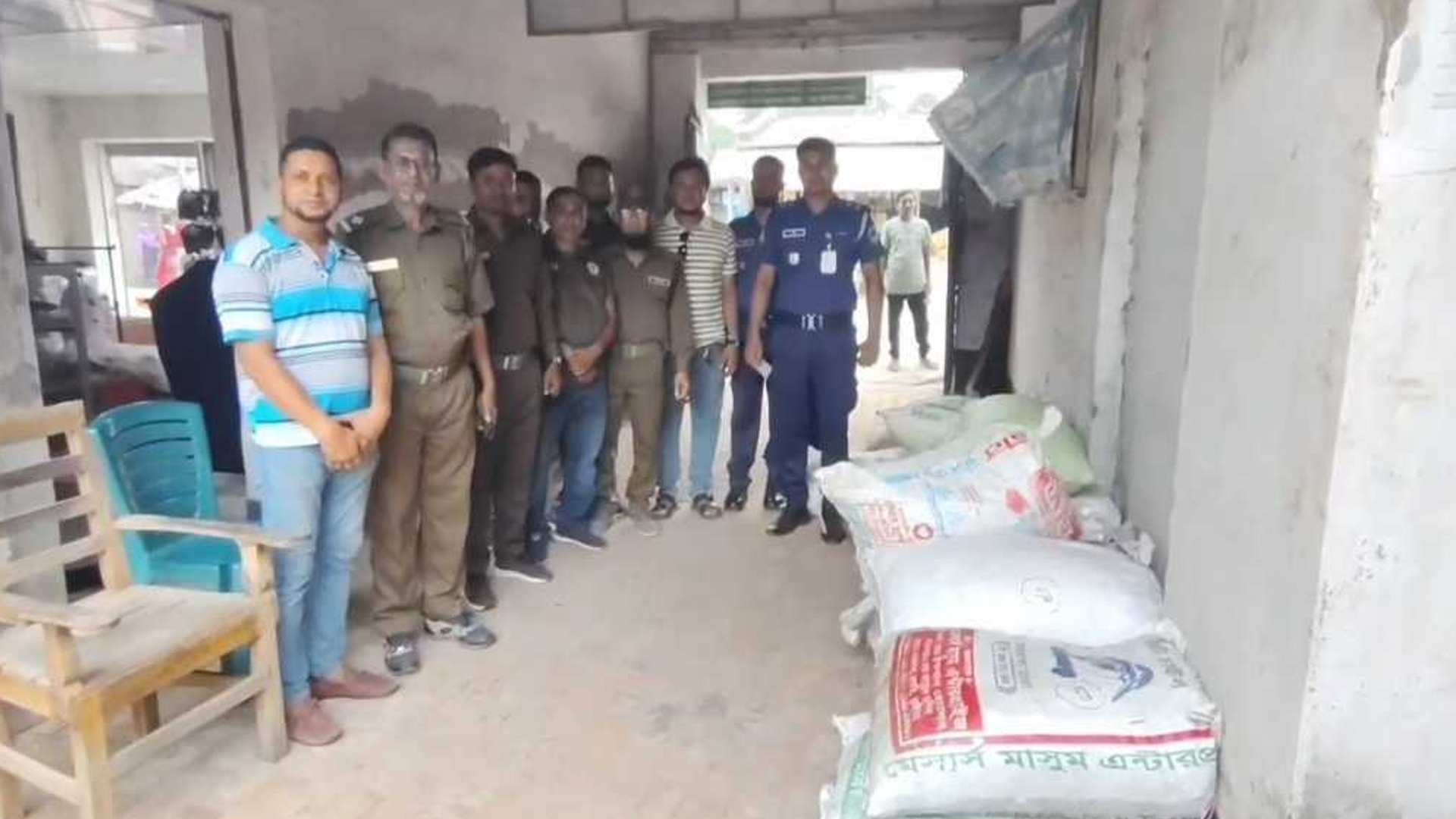 অবৈধভাবে সংগ্রহের পর পাচারচেষ্টা, শ্যামনগরে ২ টন শামুক জব্দ