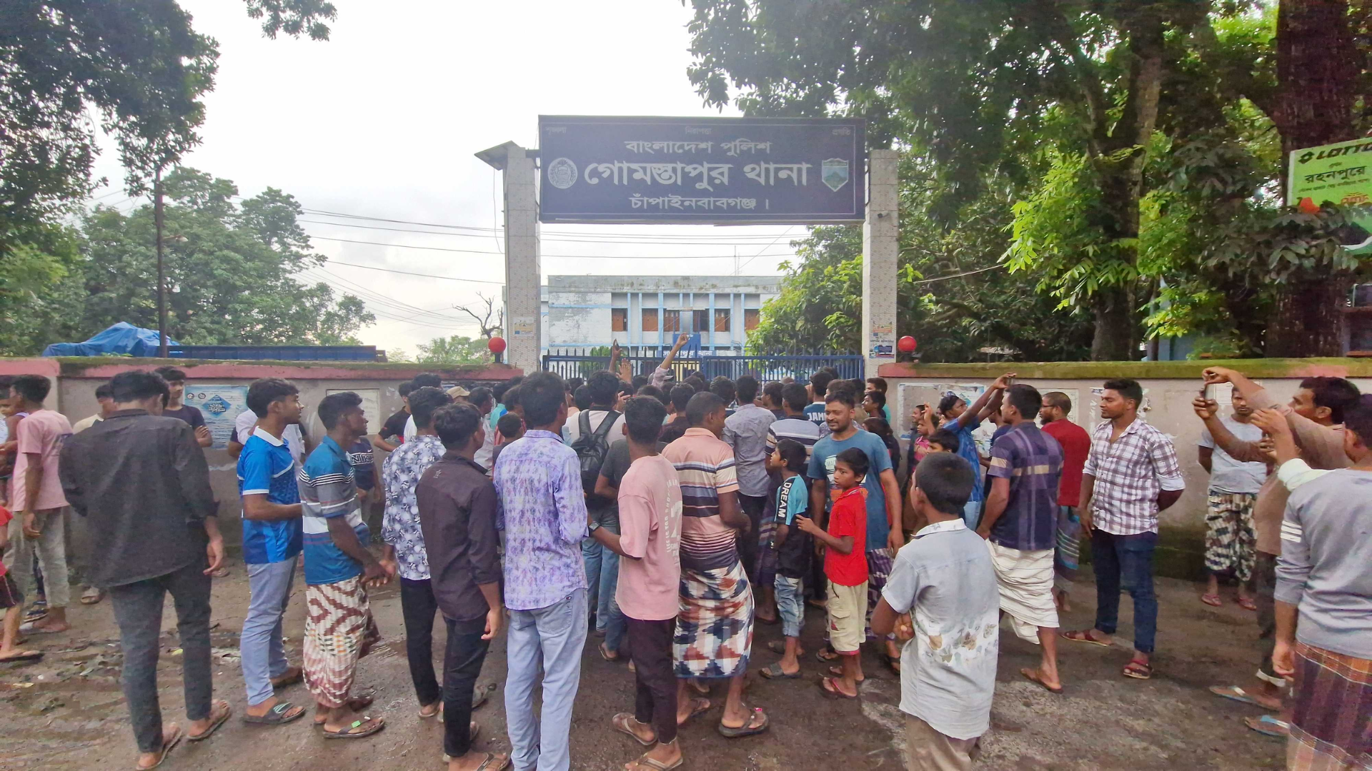 যুবককে কুপিয়ে হত্যাচেষ্টা, ছাত্রদল নেতার বিচারের দাবিতে বিক্ষোভ